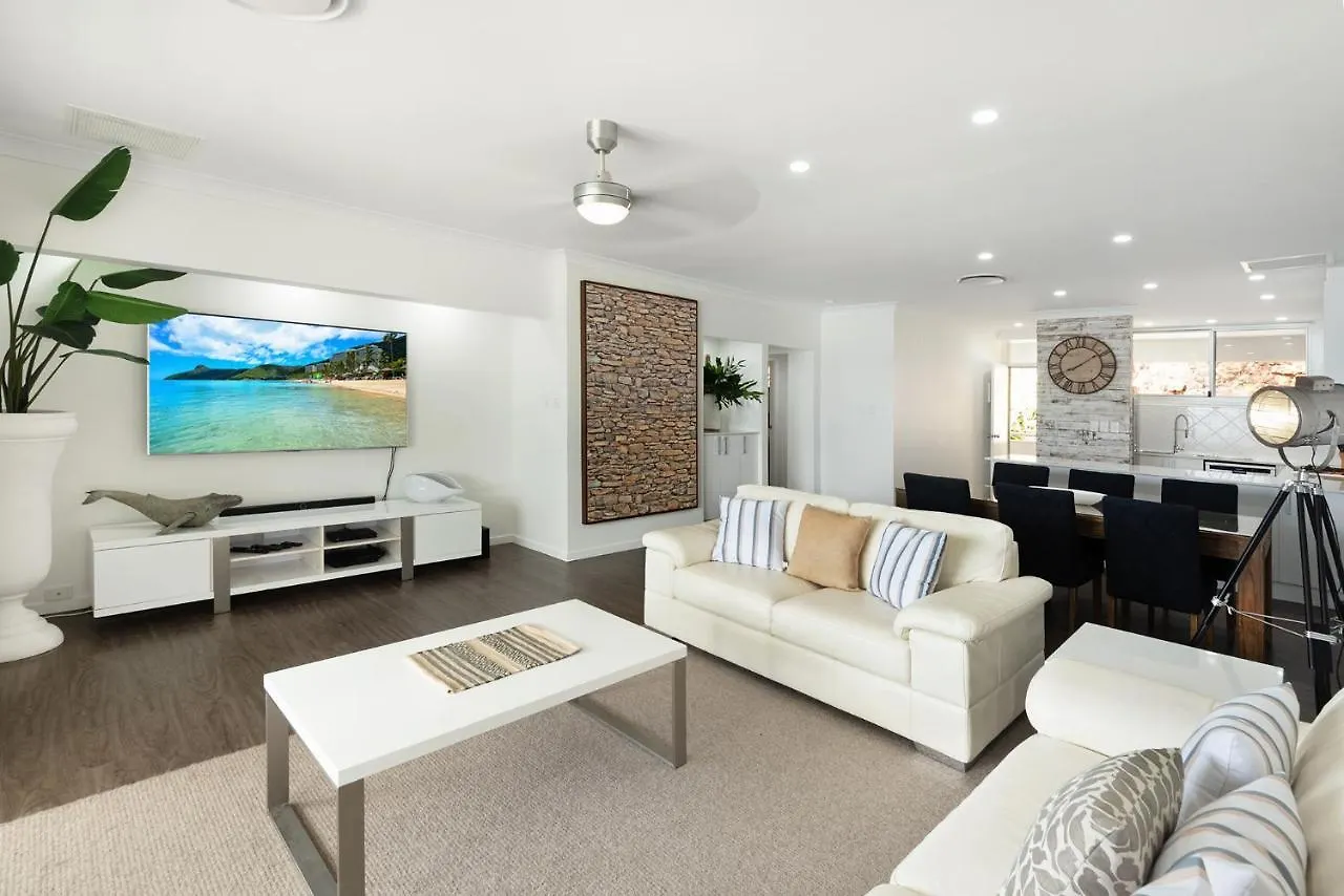 Frangipani Beachfront 202 On By Hamorent *