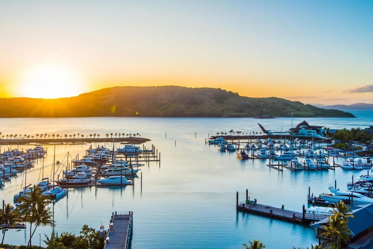 Yacht Harbour Tower 5 - Oceanviews, Buggy And Private Lift Access And Valet Service Apartman Hamilton Island