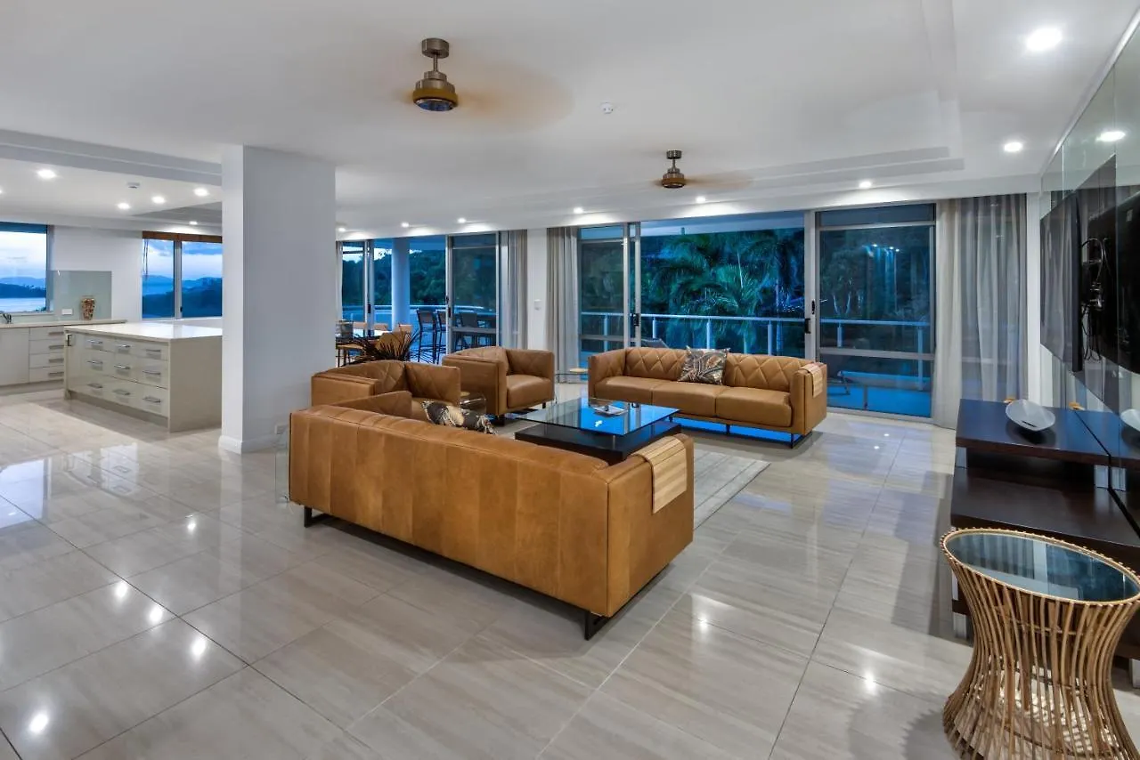 Yacht Harbour Tower 2, - Million Dollar Views, Buggy & Valet Service