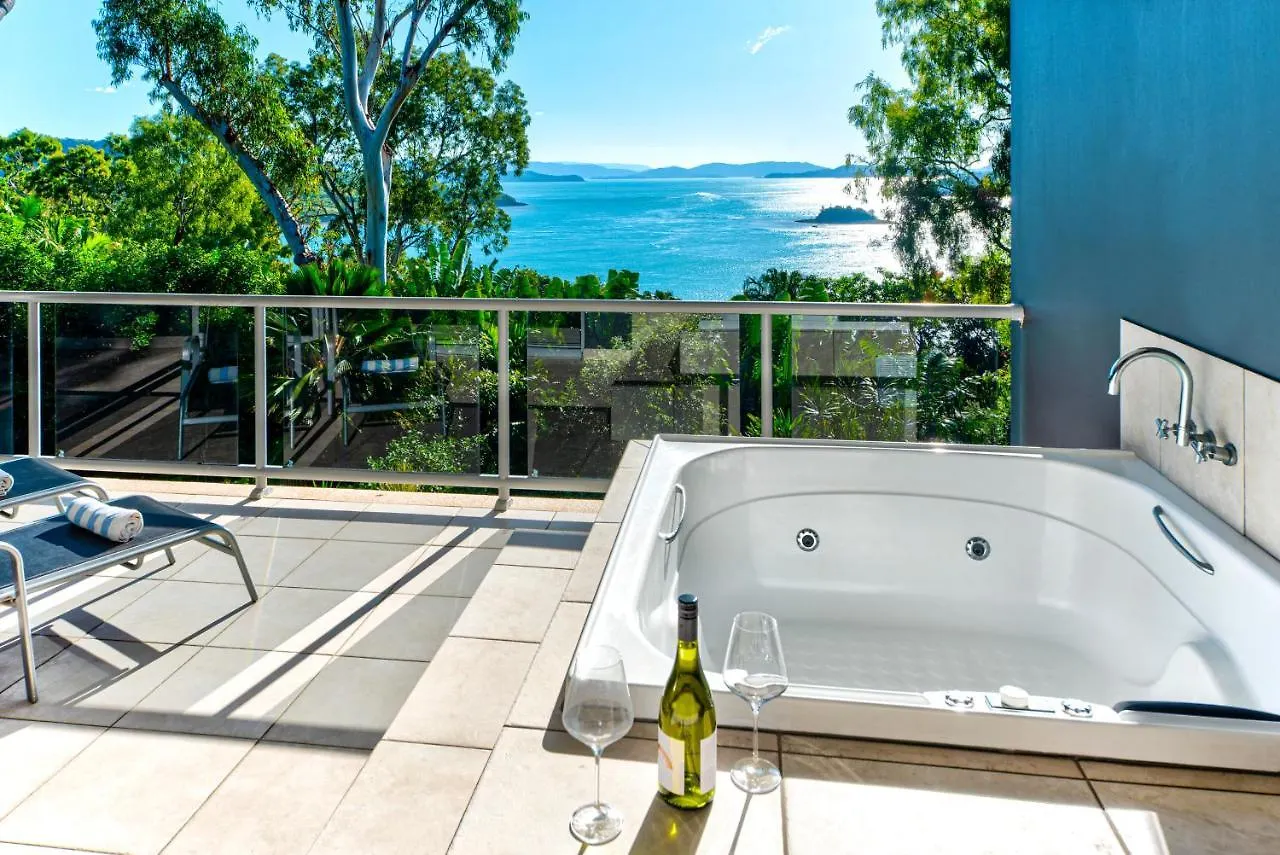 Blue Water Views 16 - 3 Bedroom Penthouse With Ocean Views Hamilton Island