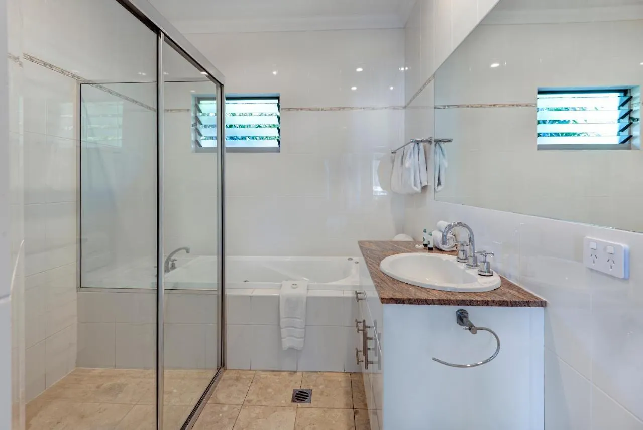 Blue Water Views 16 - 3 Bedroom Penthouse With Ocean Views Hamilton Island