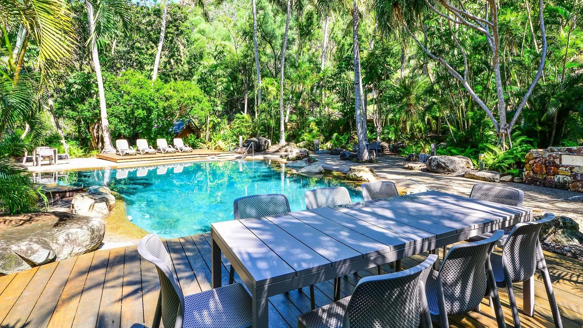 2 Bedroom Poinciana * Isla Hamilton