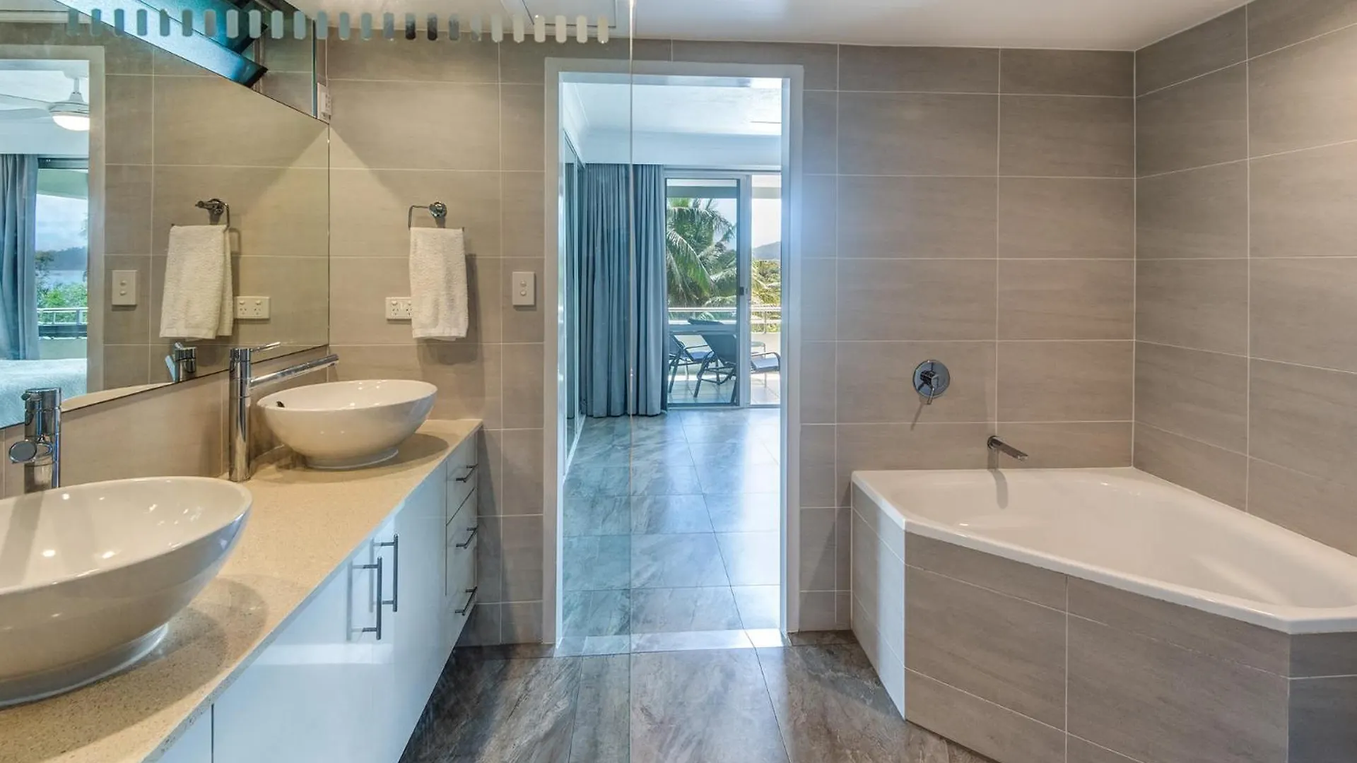 شقة Poinciana 101 Centrally Located 3 Bedroom, Buggy!! جزيرة هاميلتون