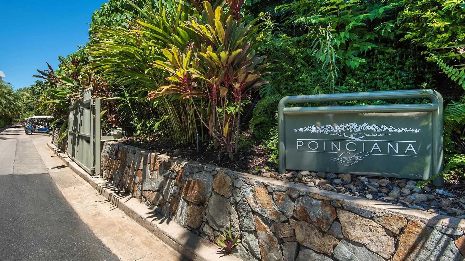 Poinciana 101 Centrally Located 3 Bedroom, Buggy!!
