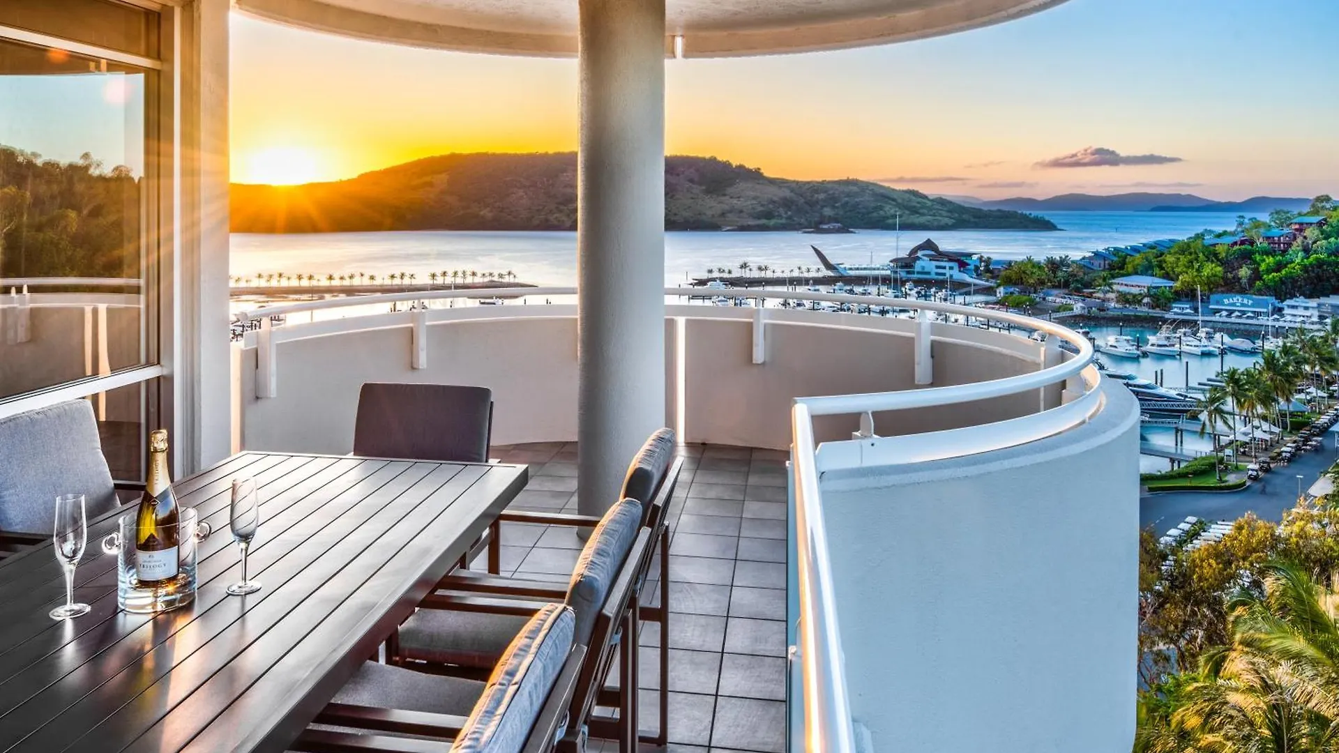 Yacht Harbour Tower 5 - Oceanviews, Buggy And Private Lift Access And Valet Service