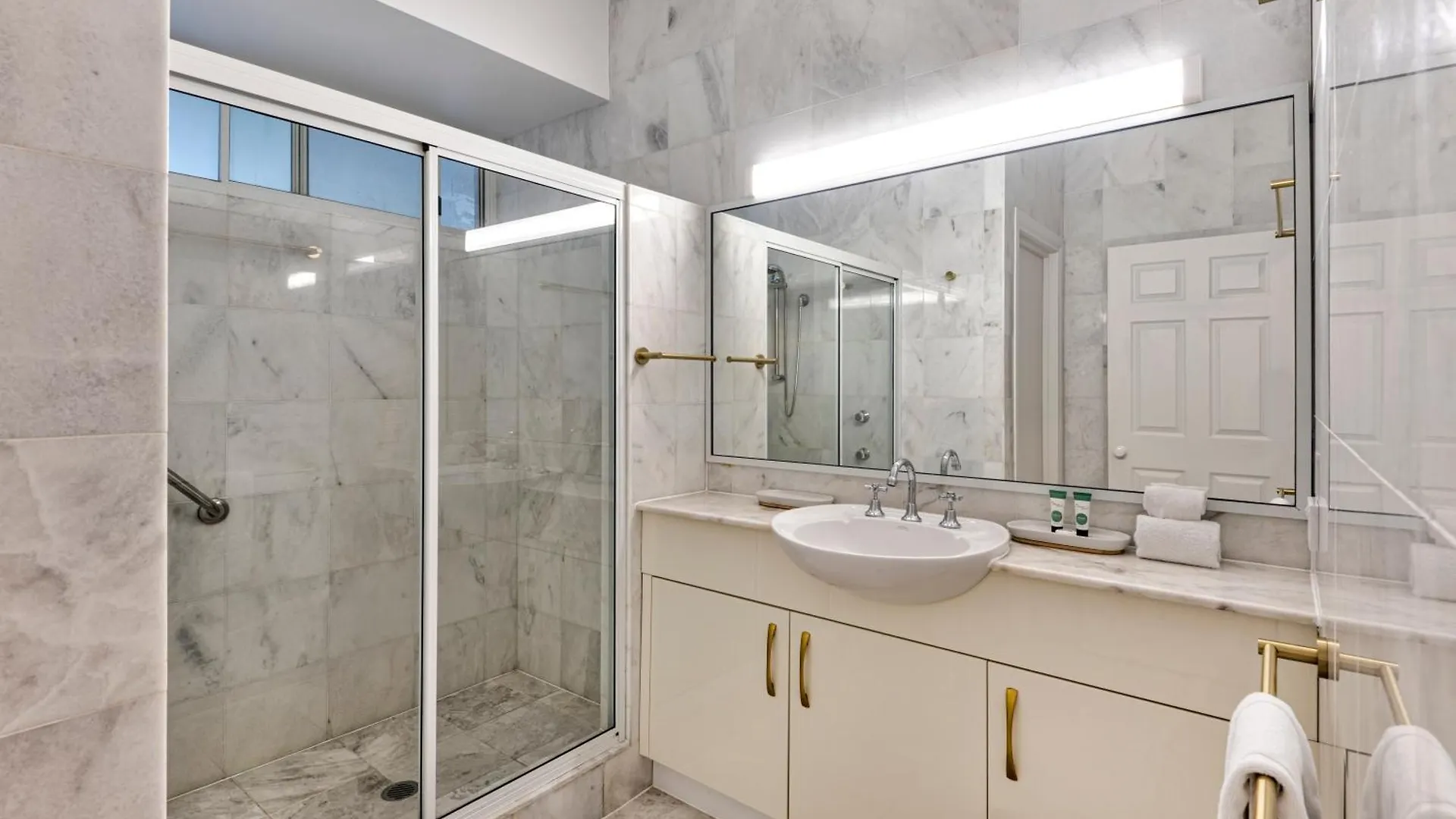 Bella Vista East 4 Oceanview, Golf Buggy, Valet Service & Shared Pool *