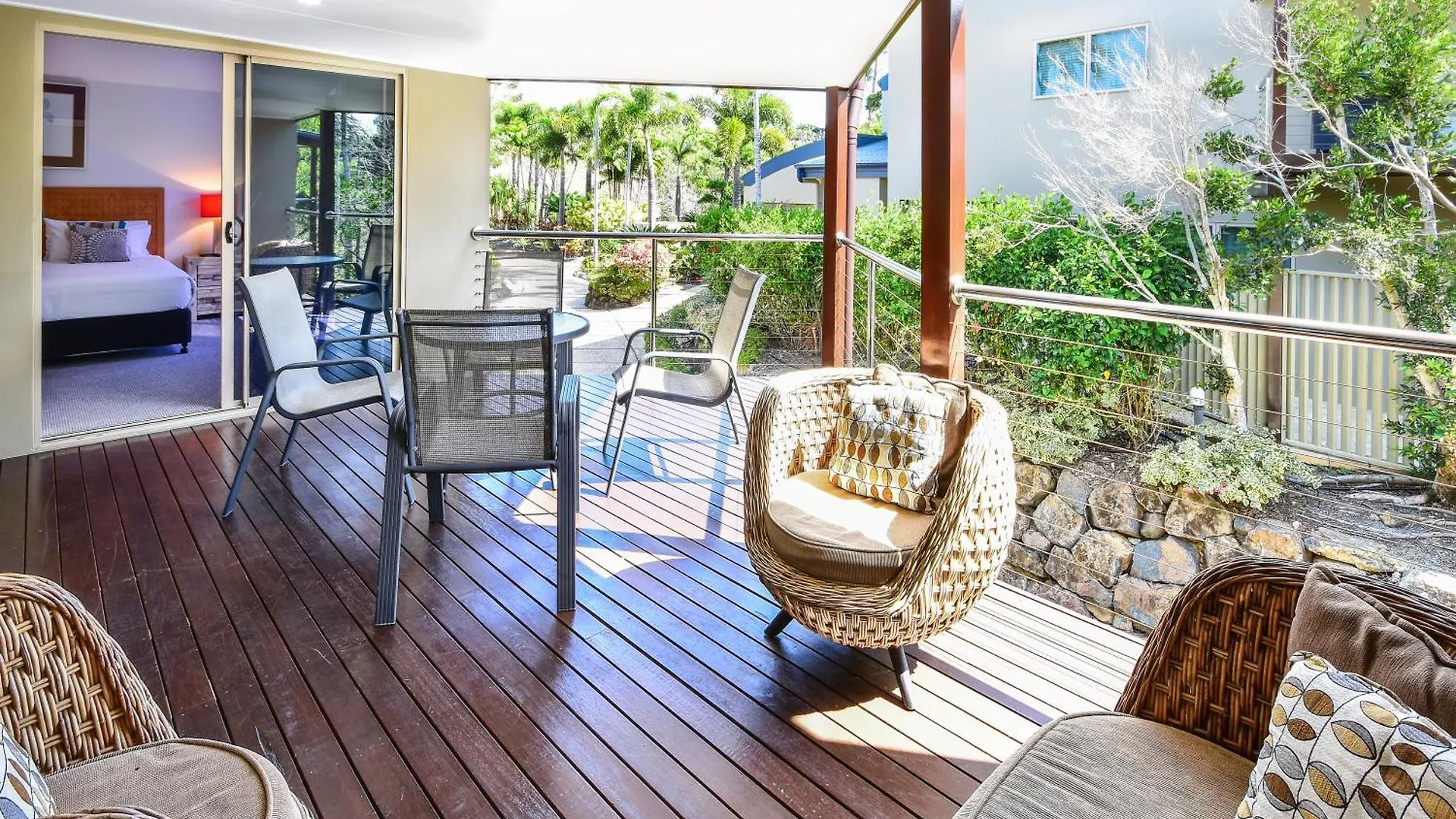 Cooinda Gardens On By Hiha Daire