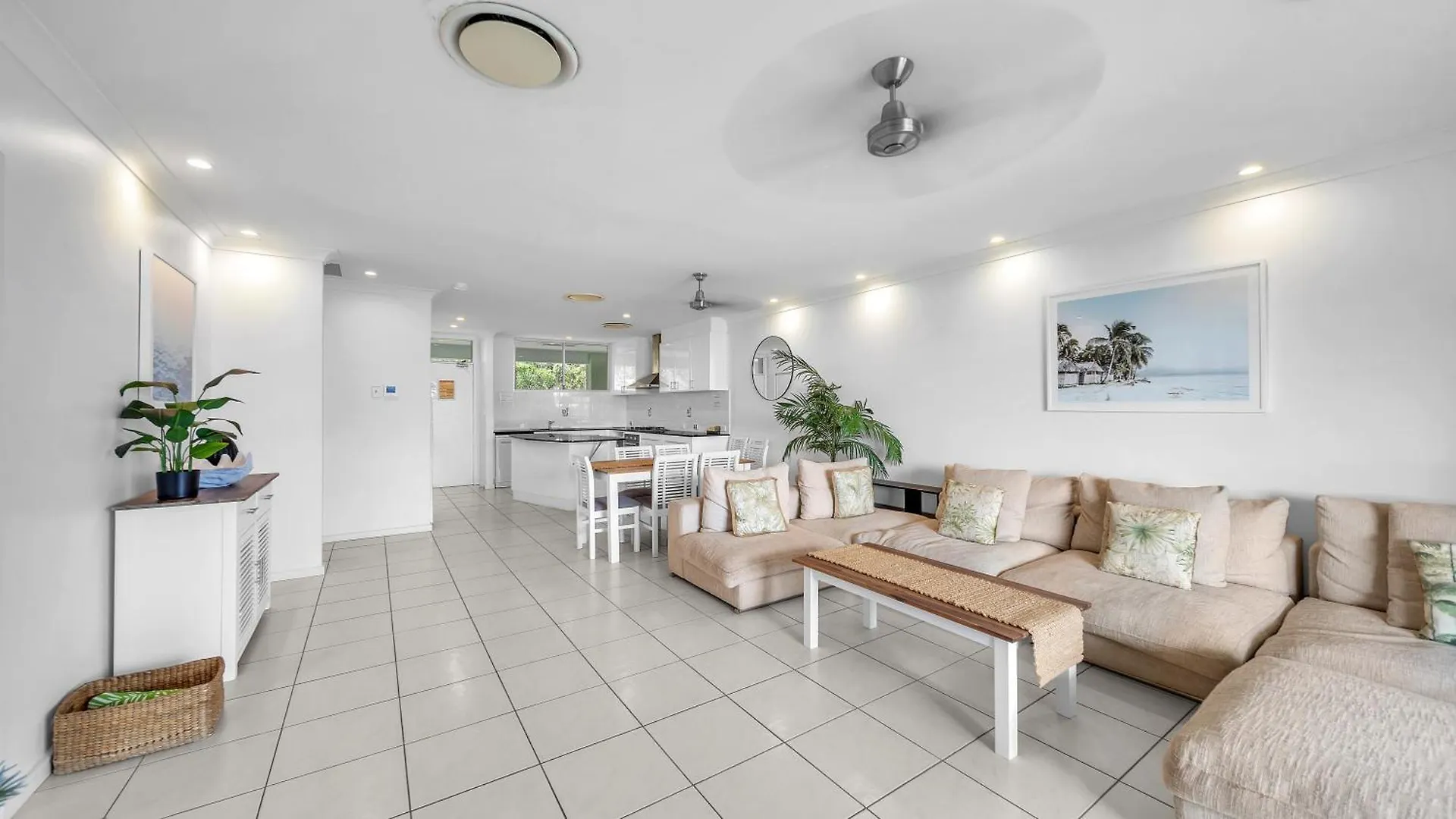Lagoon Beachfront 206 On By Hamorent Lejlighed