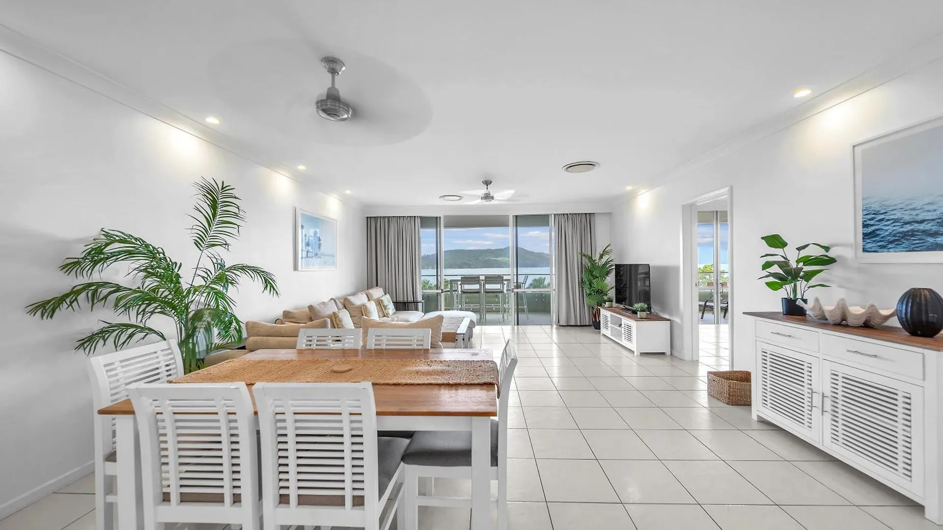 Lagoon Beachfront 206 On By Hamorent *