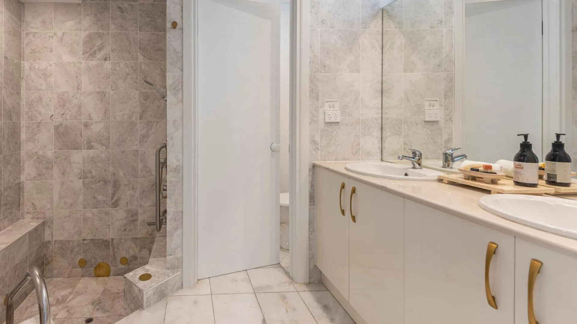 Bella Vista East 4 Oceanview, Golf Buggy, Valet Service & Shared Pool * Hamilton Island