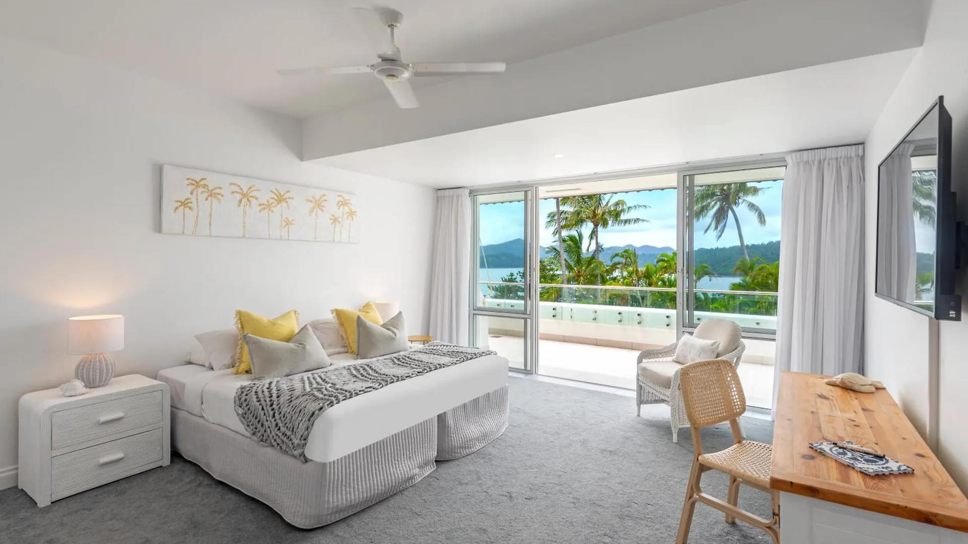 Bella Vista East 4 Oceanview, Golf Buggy, Valet Service & Shared Pool