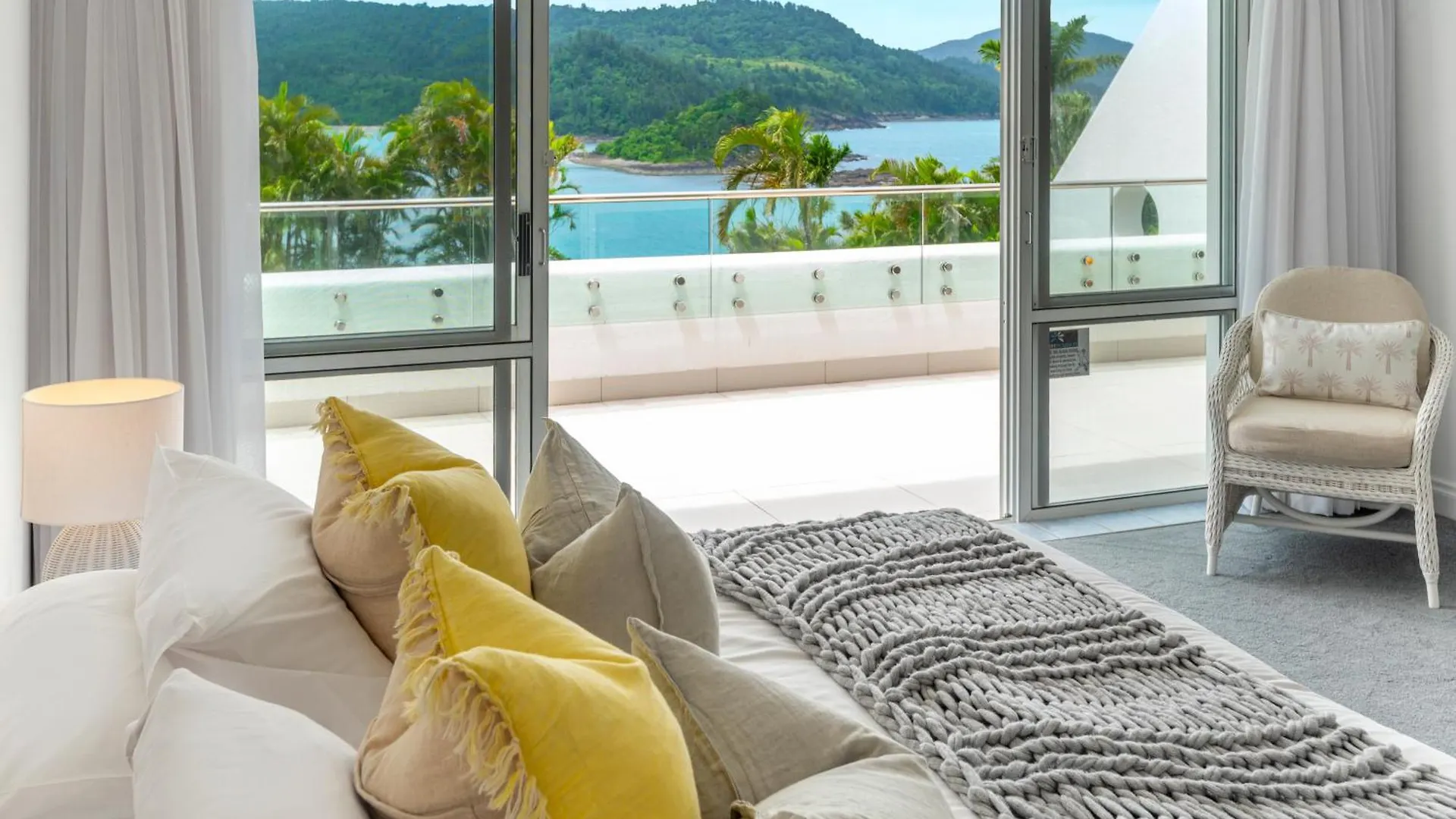 Bella Vista East 4 Oceanview, Golf Buggy, Valet Service & Shared Pool * Hamilton Island