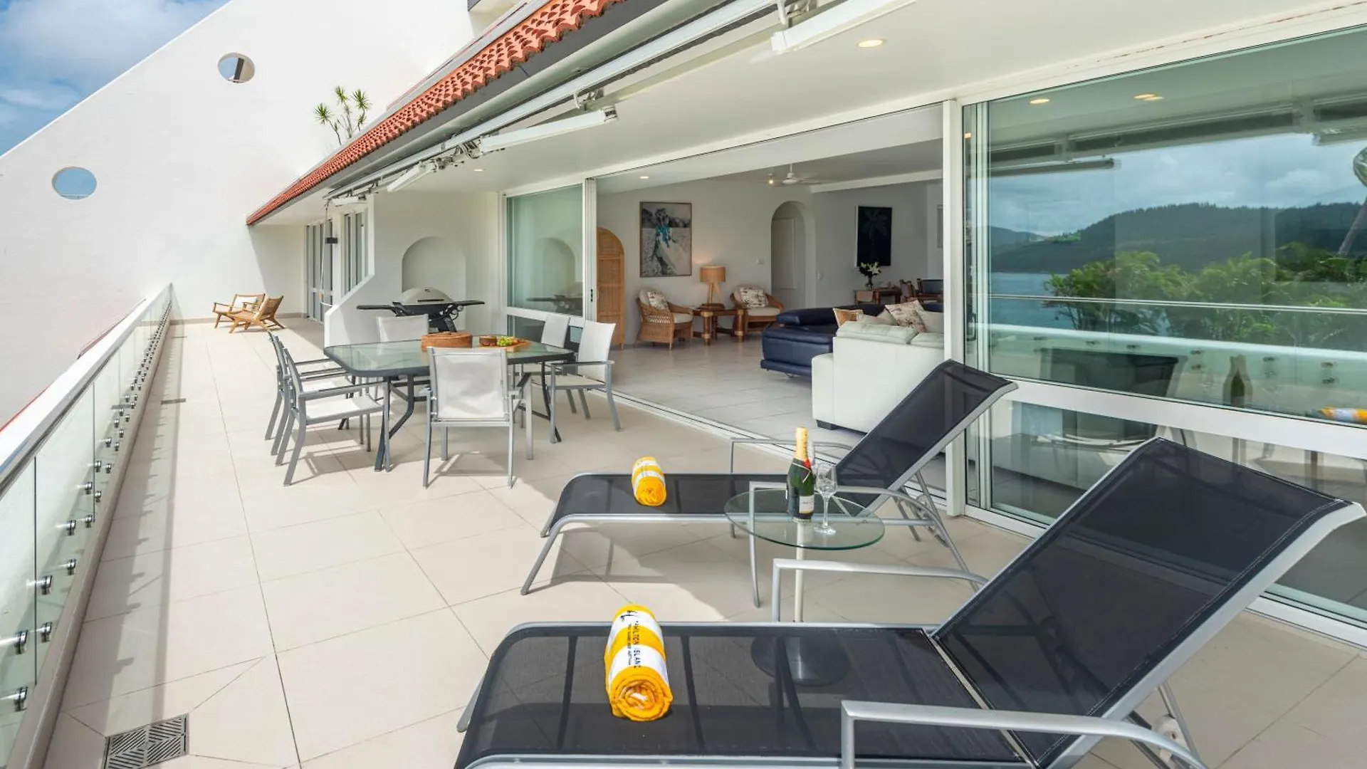 Bella Vista East 4 Oceanview, Golf Buggy, Valet Service & Shared Pool Apartman *