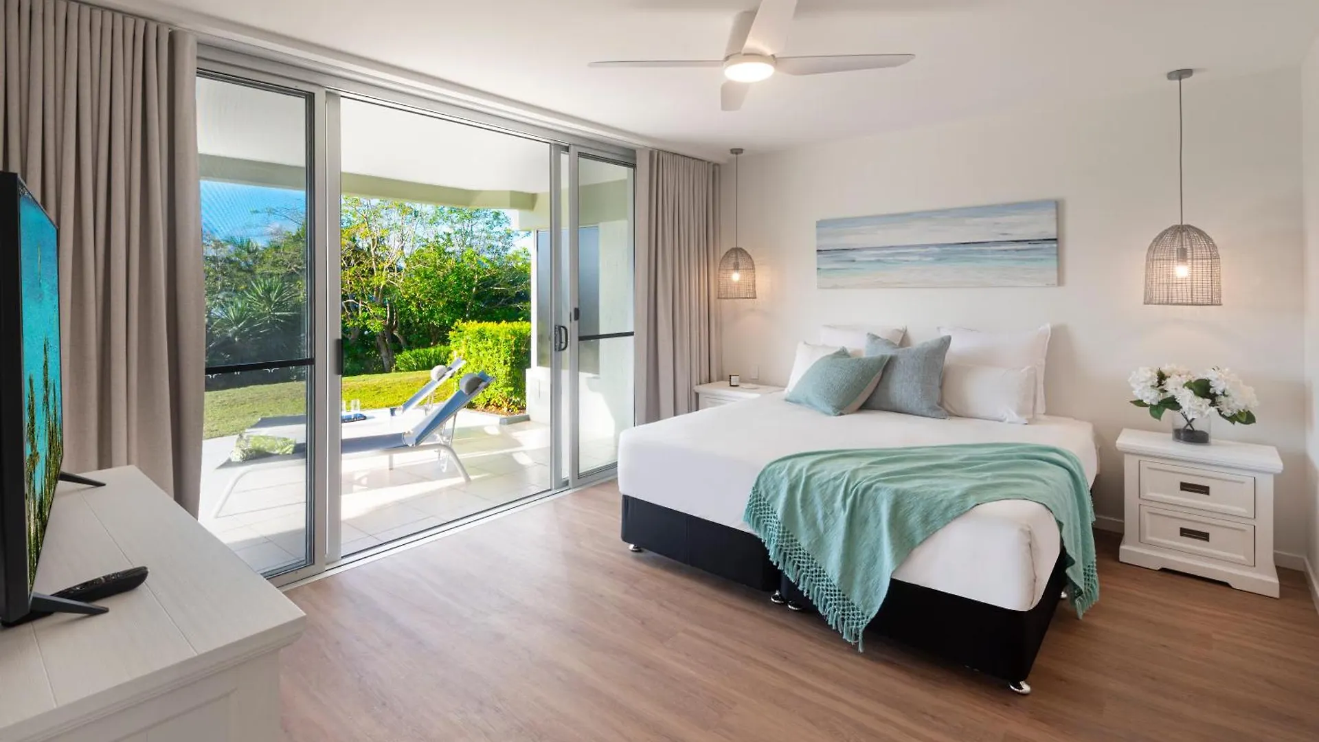 Lagoon Beachfront 006 On By Hamorent