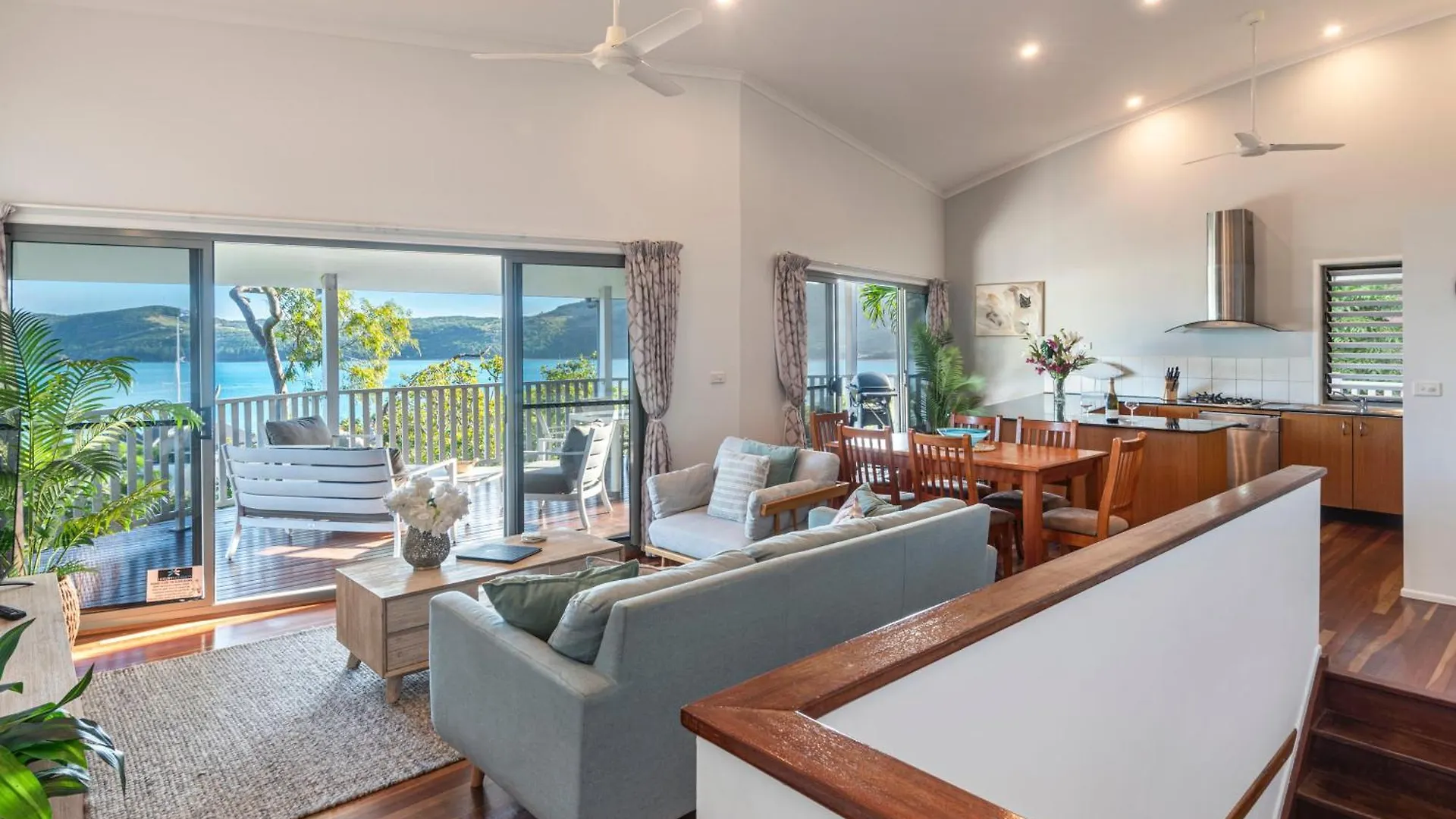 Casuarina 18 Ocean Views, Golf Buggy & Transers 펜션 *