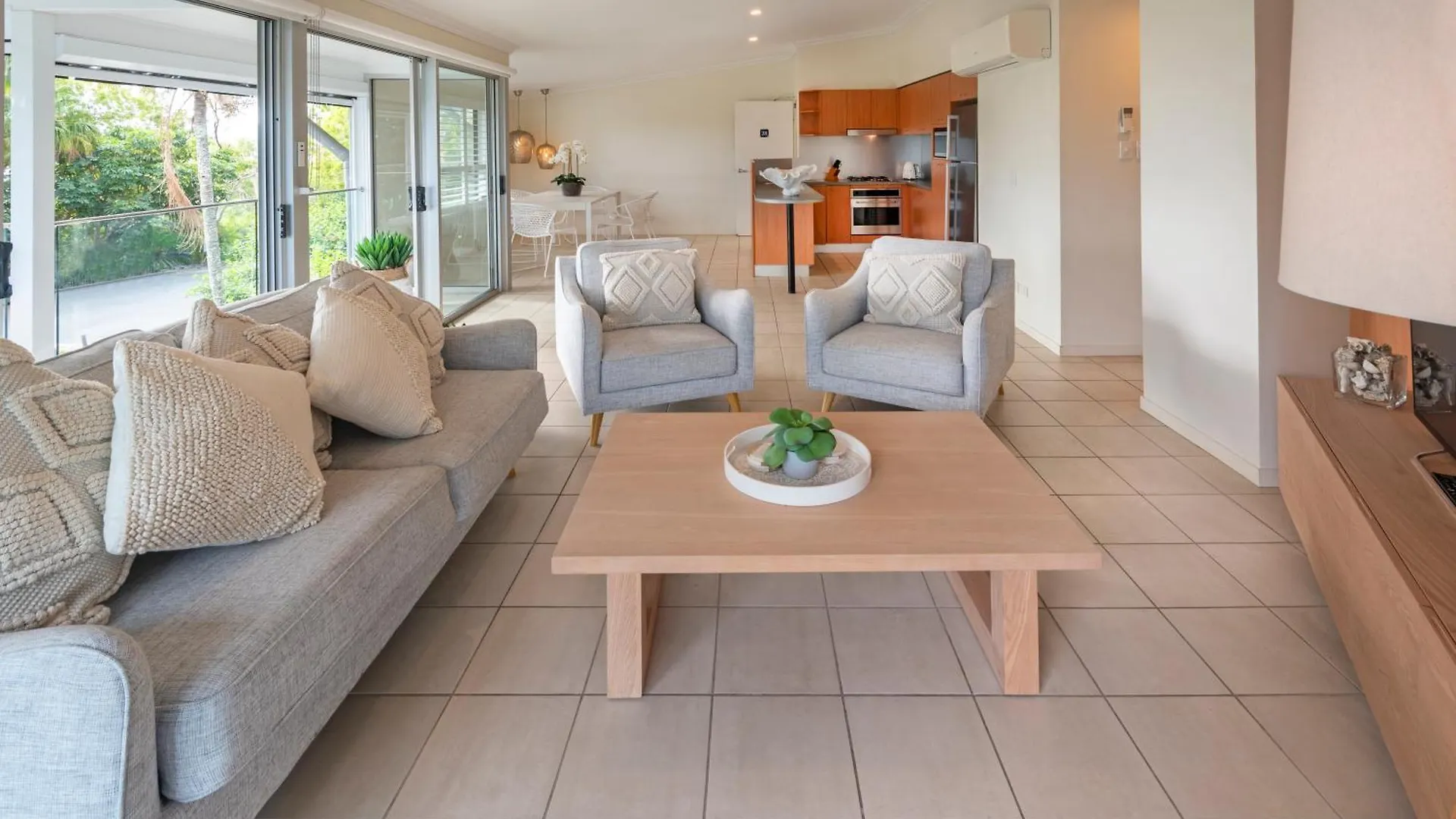 Oasis On By Hiha Hamilton Island
