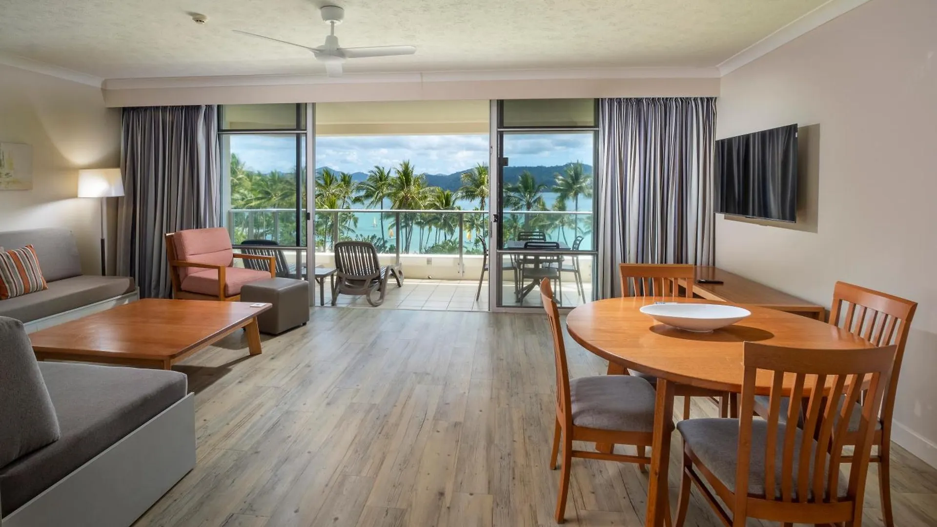 Whitsunday Aparthotel 4*