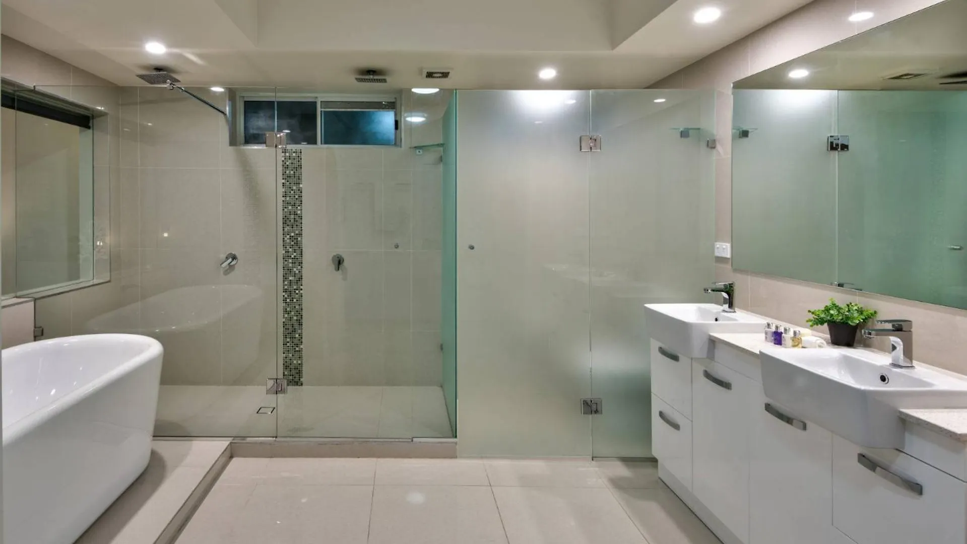 Bella Vista East 3 Luxury Ocean Views Large Flat Grassed Area And Buggy 아파트