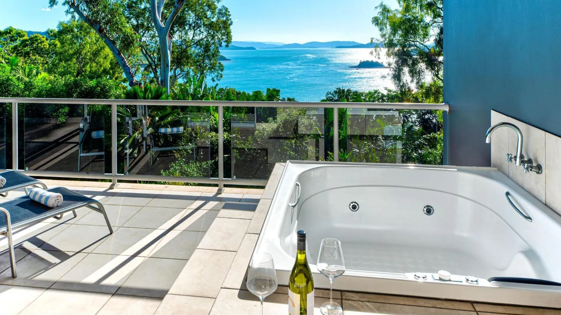 Apartment Blue Water Views 16 - 3 Bedroom Penthouse With Ocean Views Hamilton Island