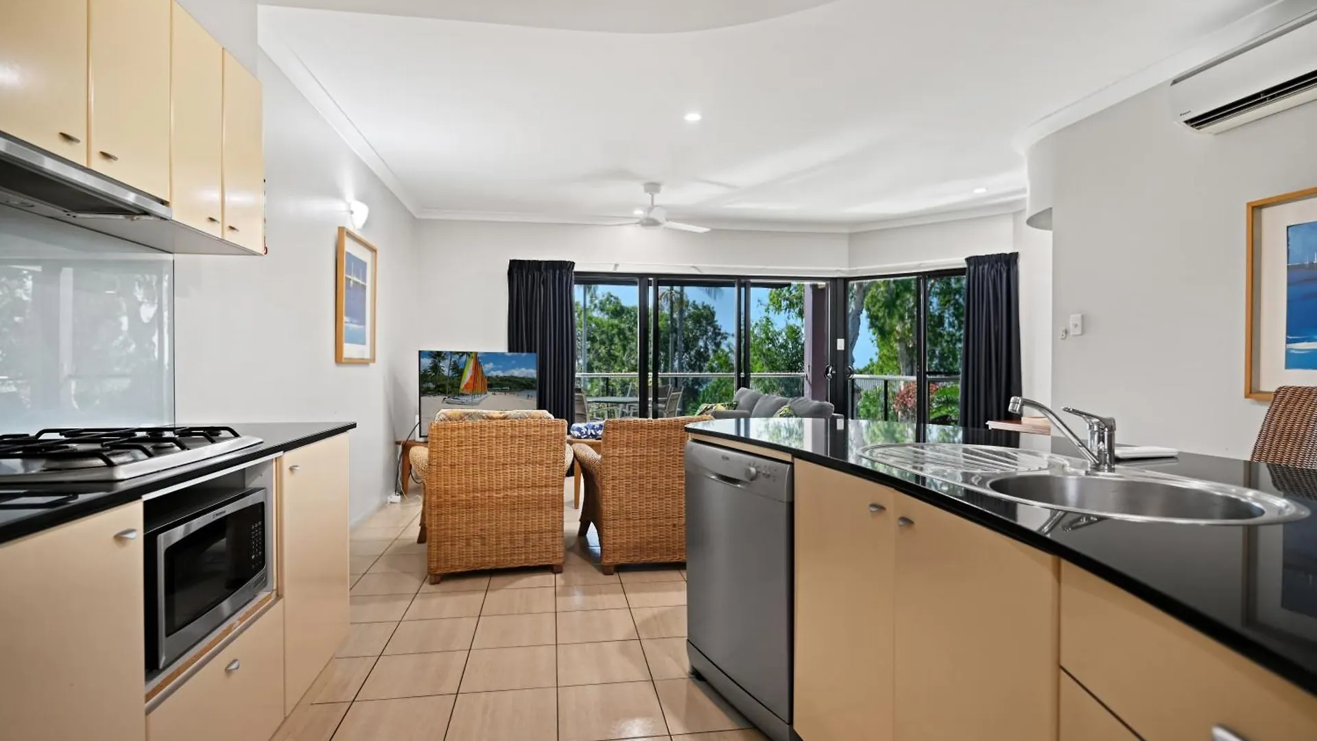 Anchorage * Hamilton Island