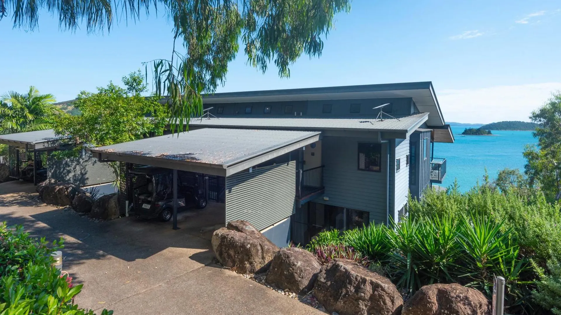 Shorelines 31 Renovated Upmarket Two Bedroom With Ocean Views And Buggy *