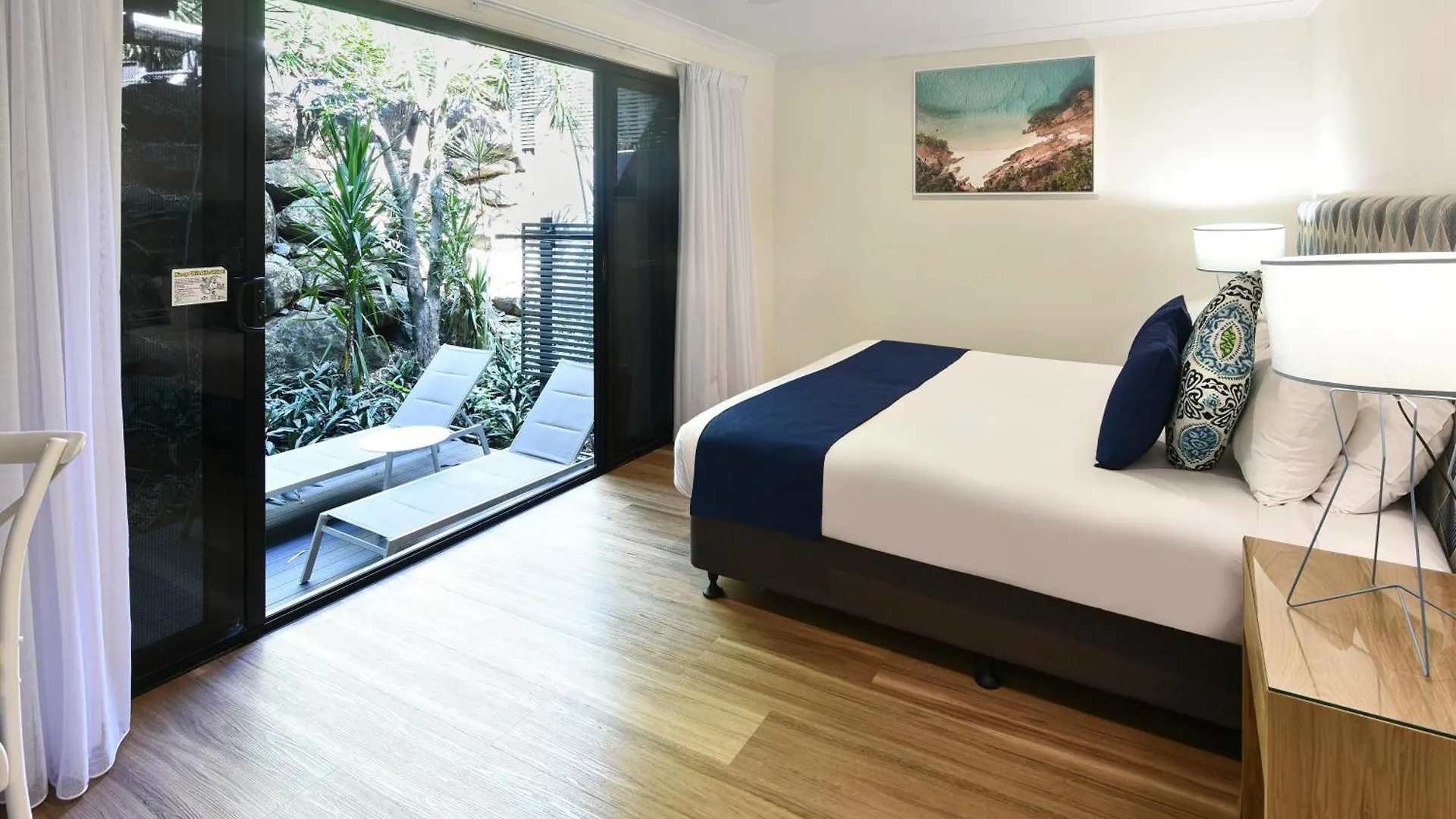 Shorelines 31 Renovated Upmarket Two Bedroom With Ocean Views And Buggy *
