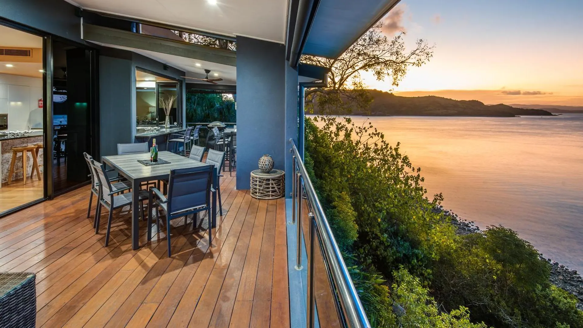 Edge 18 Waterfront Luxury *