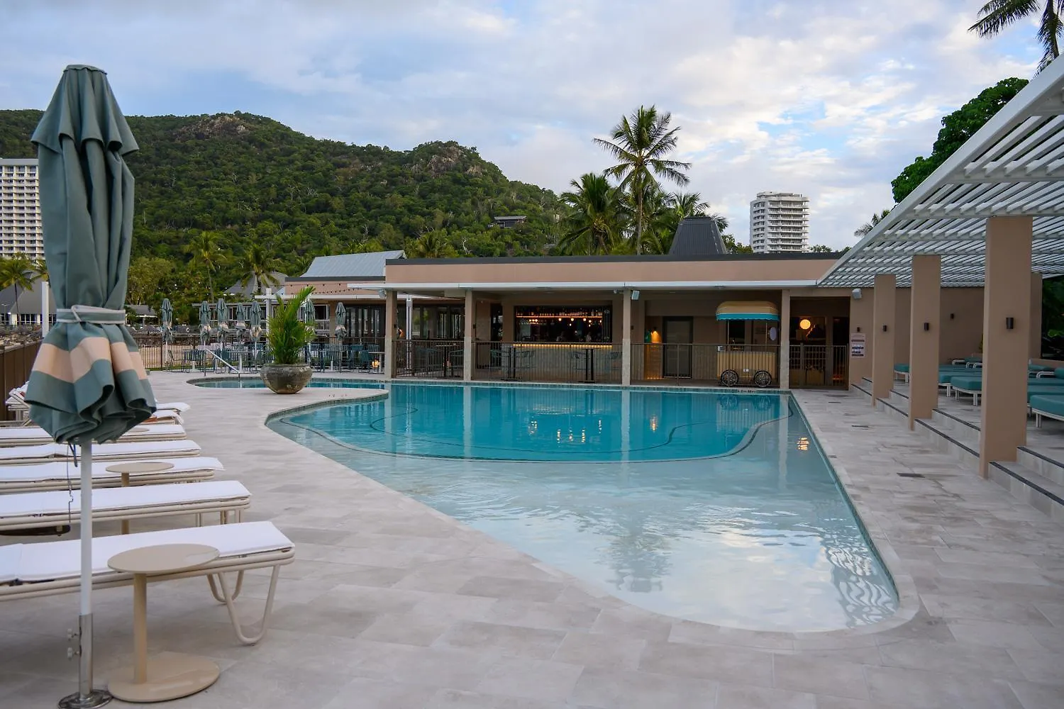 Shorelines * Hamilton Island