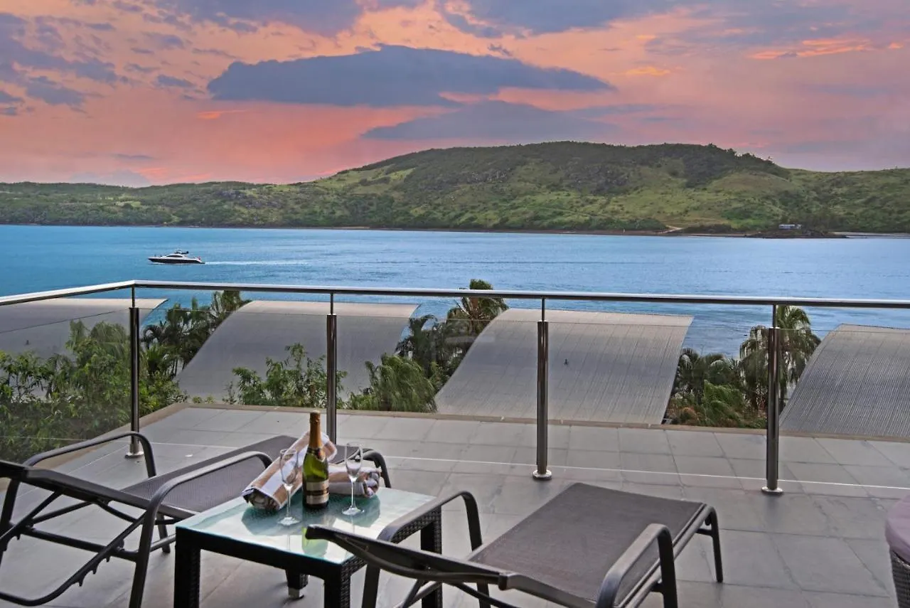 Yacht Club 33 - Serenity - 4 Bedroom 4 Bathroom House Ocean Views 2 Buggies Lejlighed