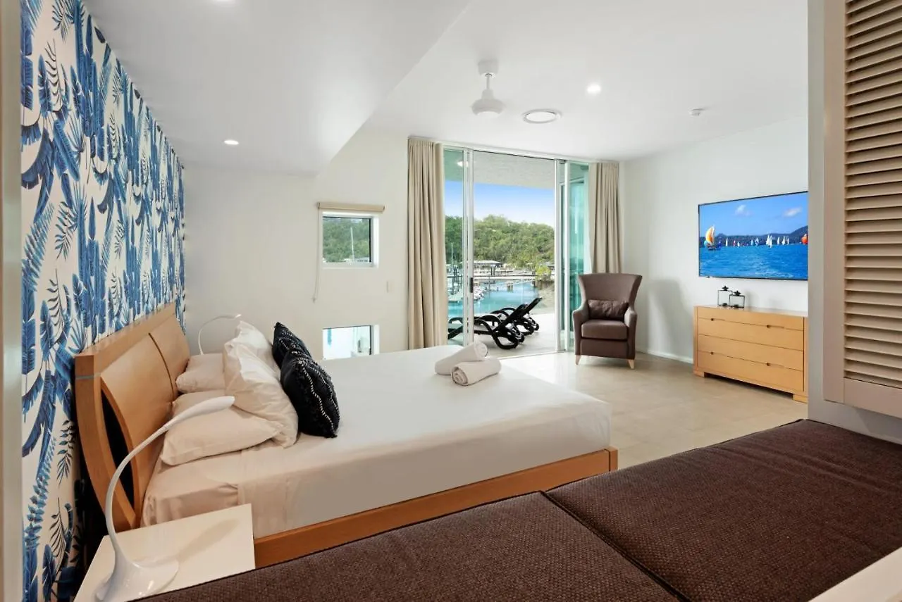 Pavillion 3 Absolute Waterfront 4 Bedroom 2 Lounge And Golf Buggy 아파트 해밀턴아일랜드