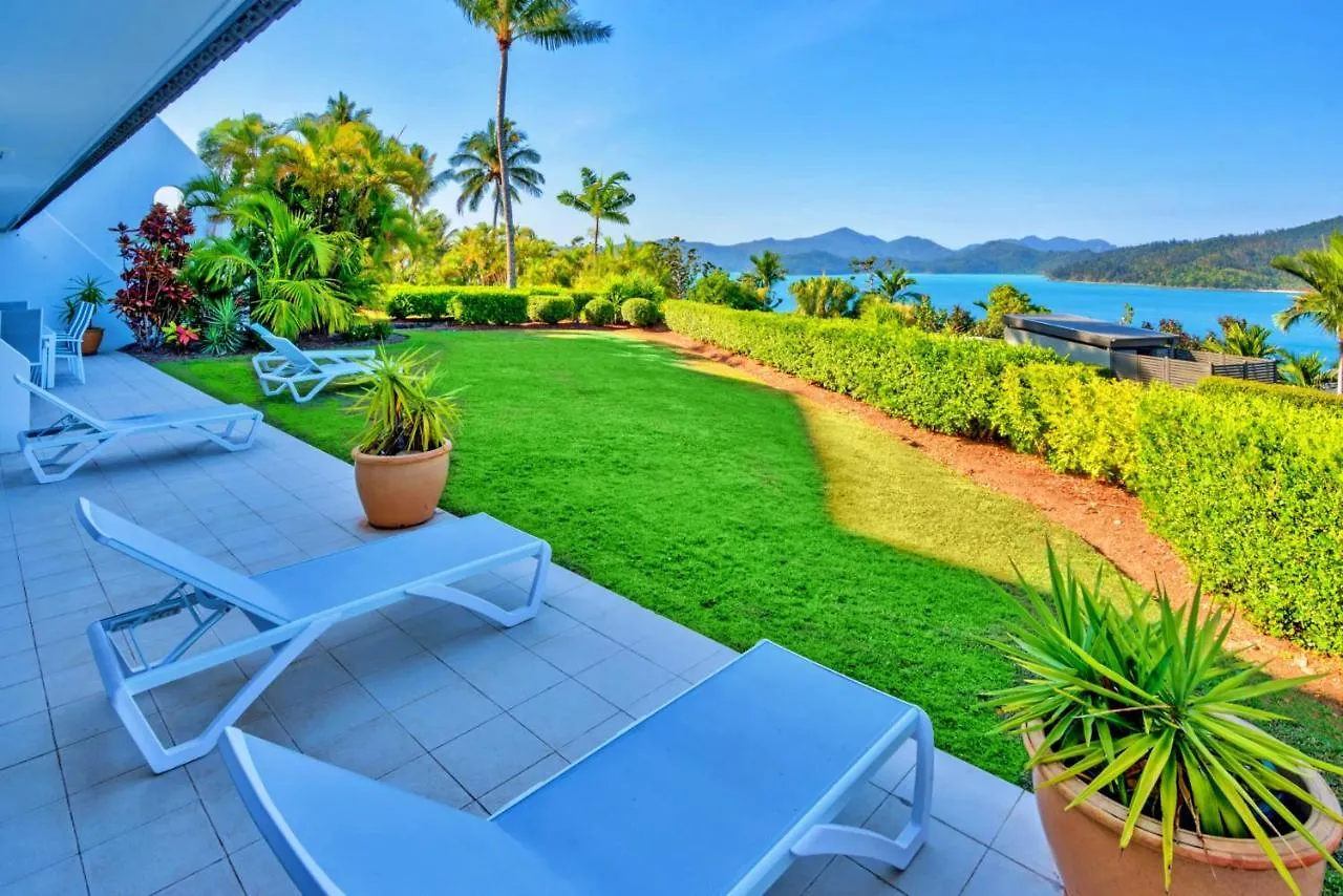 Bella Vista East 3 Luxury Ocean Views Large Flat Grassed Area And Buggy 아파트 해밀턴아일랜드