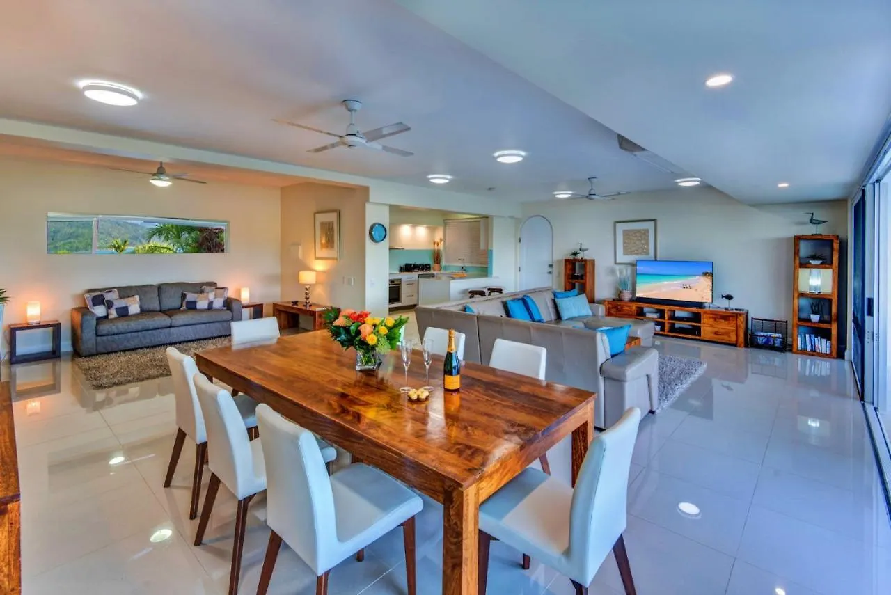 Bella Vista East 3 Luxury Ocean Views Large Flat Grassed Area And Buggy *