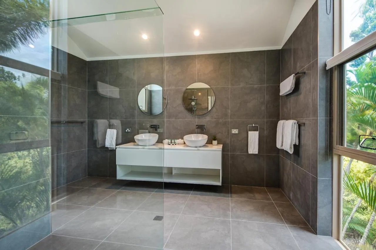 Cooinda Gardens 6 On By Hamorent * Hamilton Island