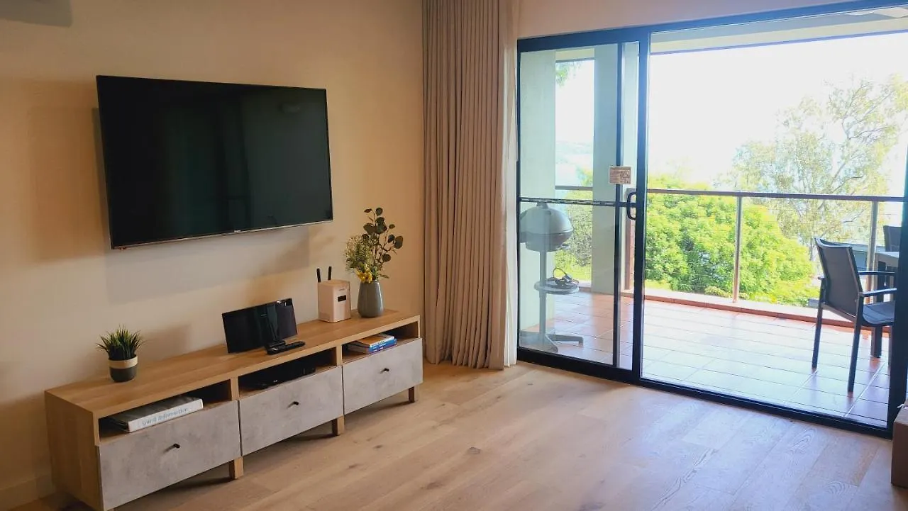 Apartment Luxury Couples Retreat With Buggy Hamilton Island