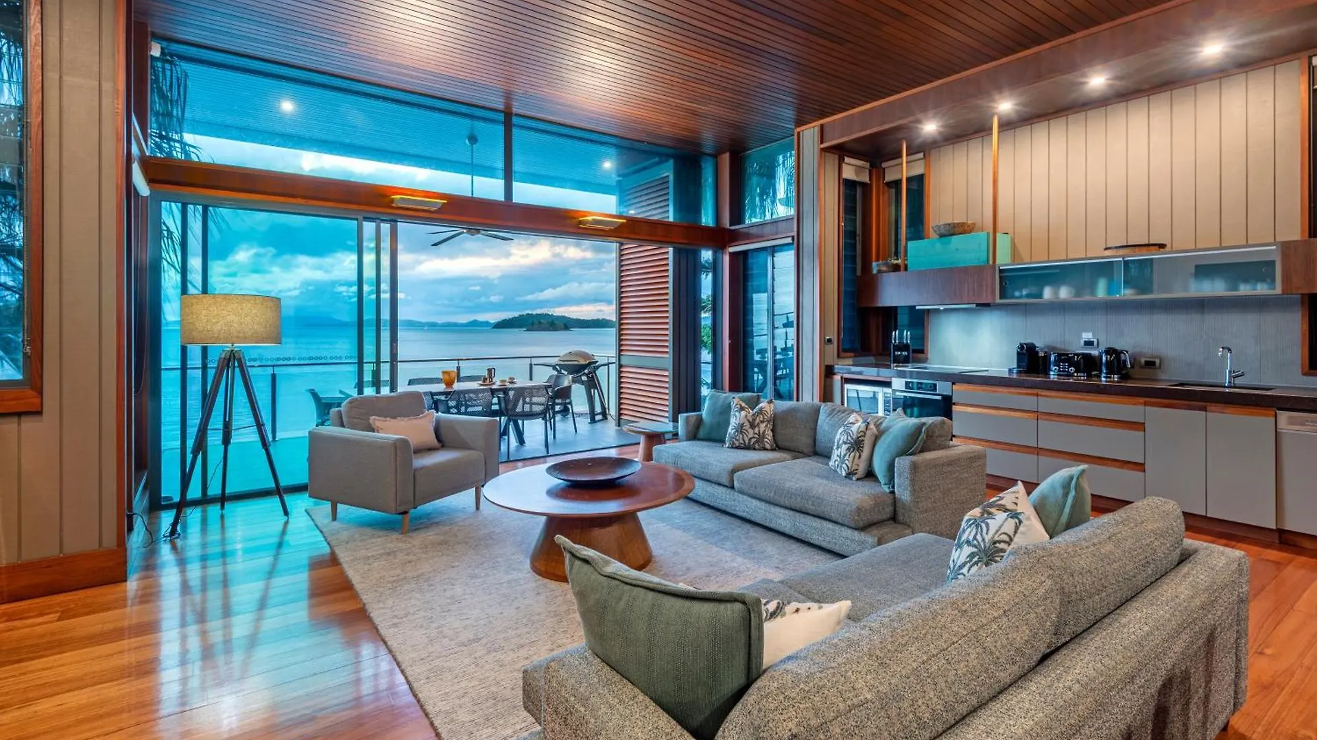 Yacht Club * Hamilton Island