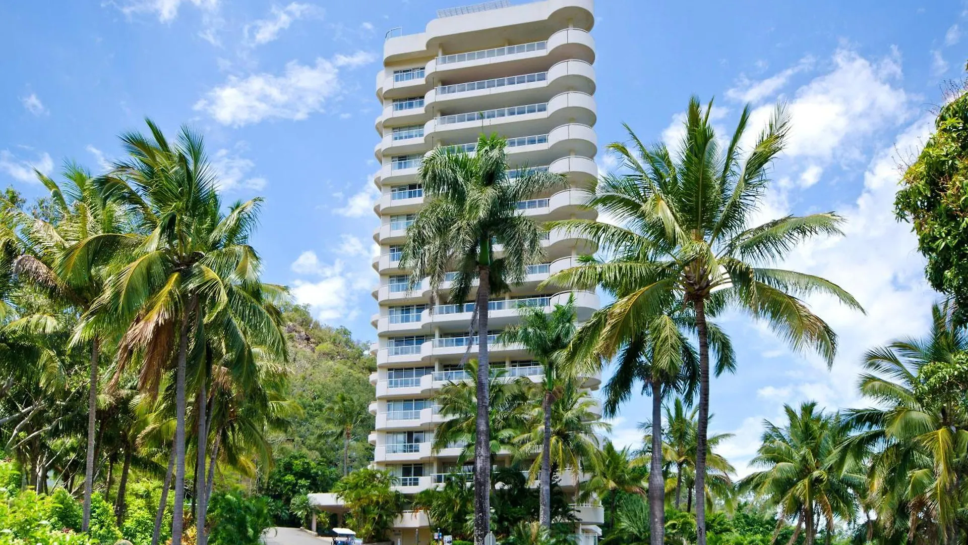 Yacht Harbour Tower 5 - Oceanviews, Buggy And Private Lift Access And Valet Service Apartment Hamilton Island