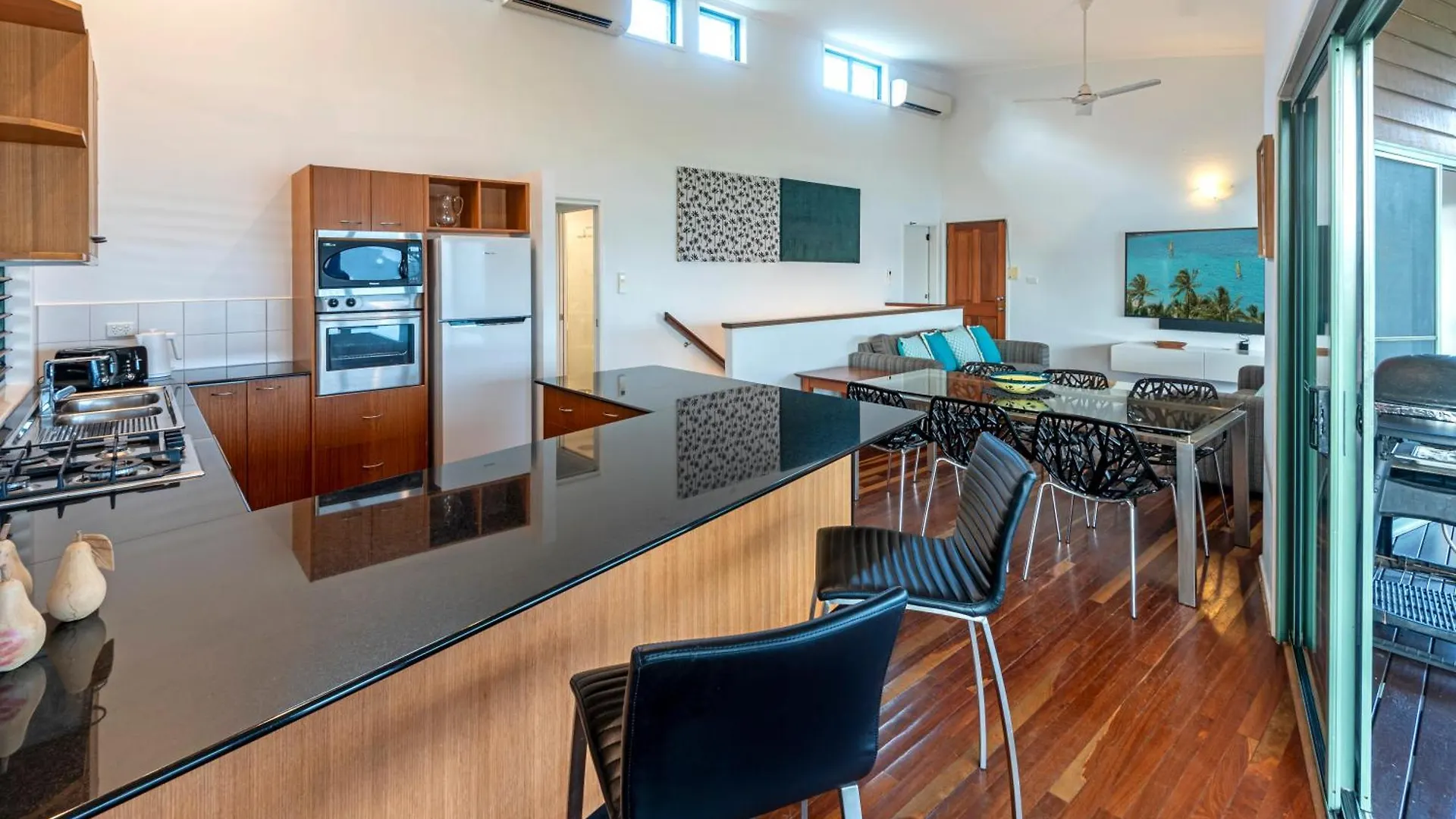 Casuarina Cove On By Hiha