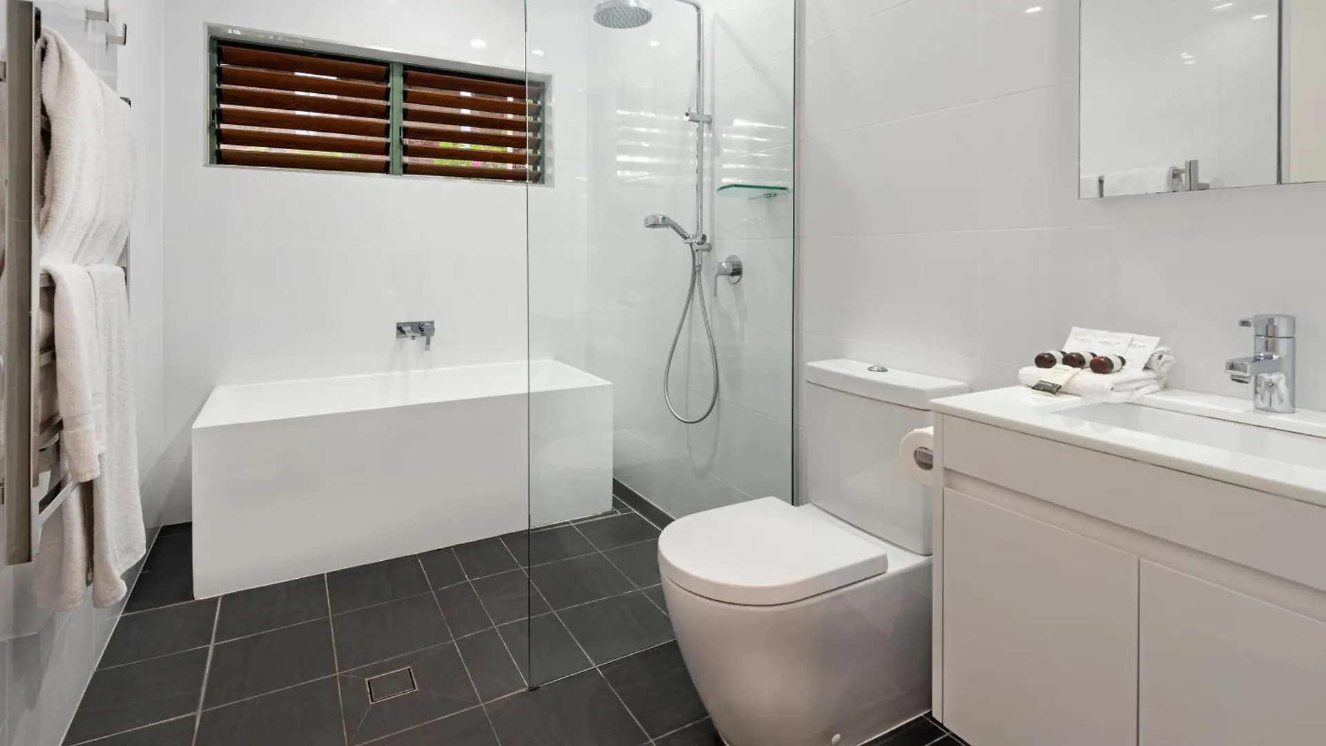 Apartment Casuarina Cove On By Hiha Hamilton Island
