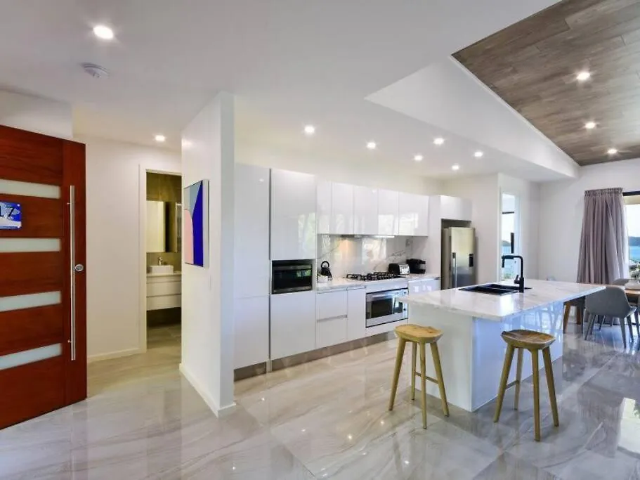 Hidden Cove 17, - - Free Buggy Included * Hamilton Island