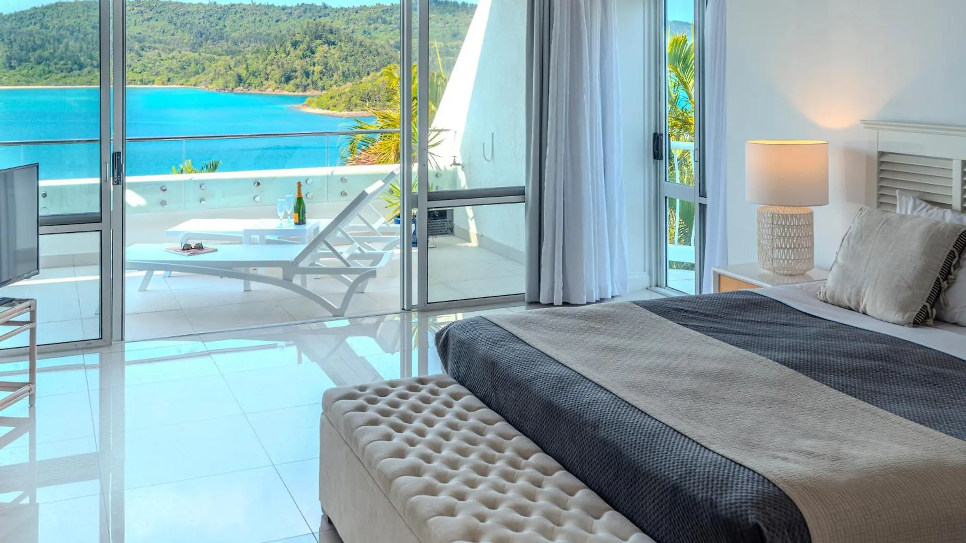 Bella Vista E9 - Ocean View Spacious 2 Bedroom With Golf Buggy * Hamilton Island