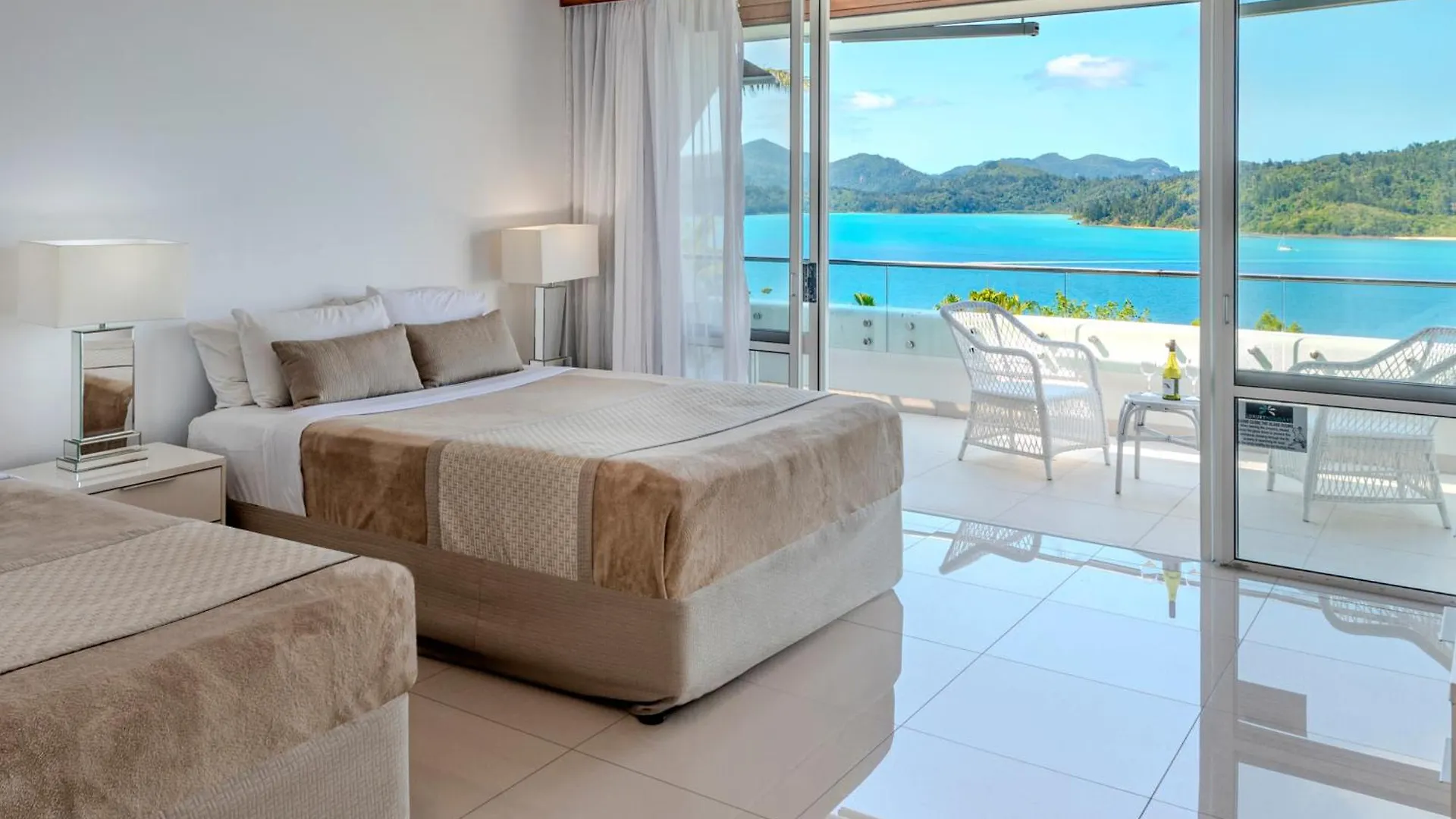 Bella Vista E9 - Ocean View Spacious 2 Bedroom With Golf Buggy * Hamilton Island