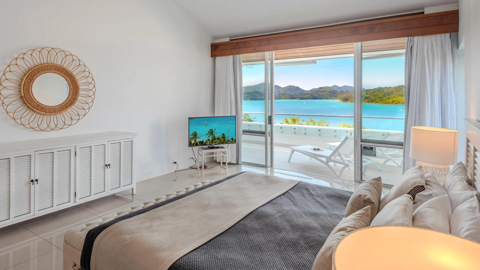 Bella Vista E9 - Ocean View Spacious 2 Bedroom With Golf Buggy