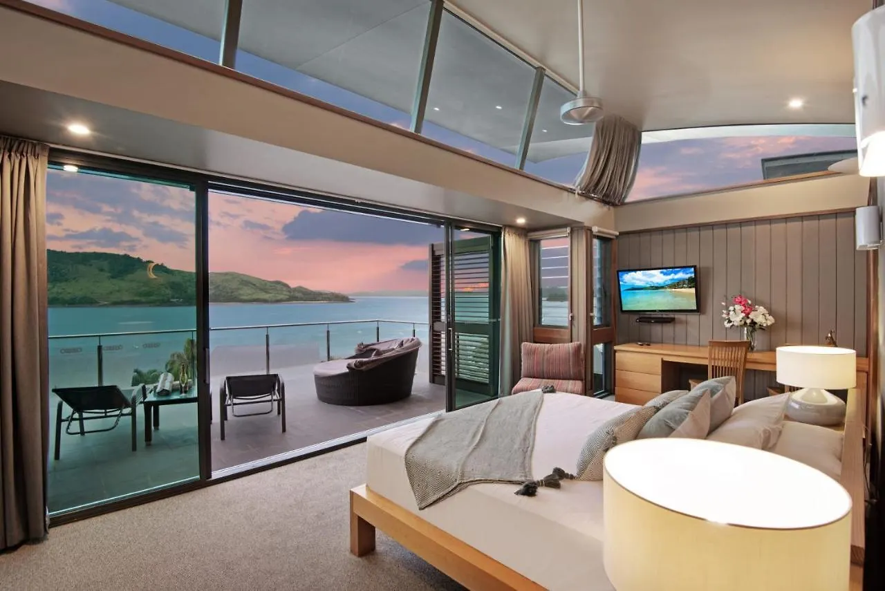 Apartment Yacht Club 33 - Serenity - 4 Bedroom 4 Bathroom House Ocean Views 2 Buggies Hamilton Island