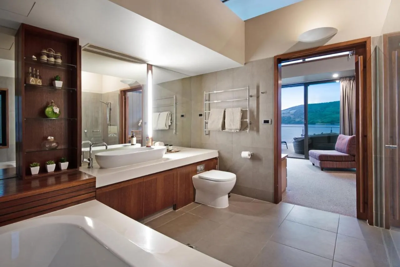 Yacht Club 33 - Serenity - 4 Bedroom 4 Bathroom House Ocean Views 2 Buggies Apartment