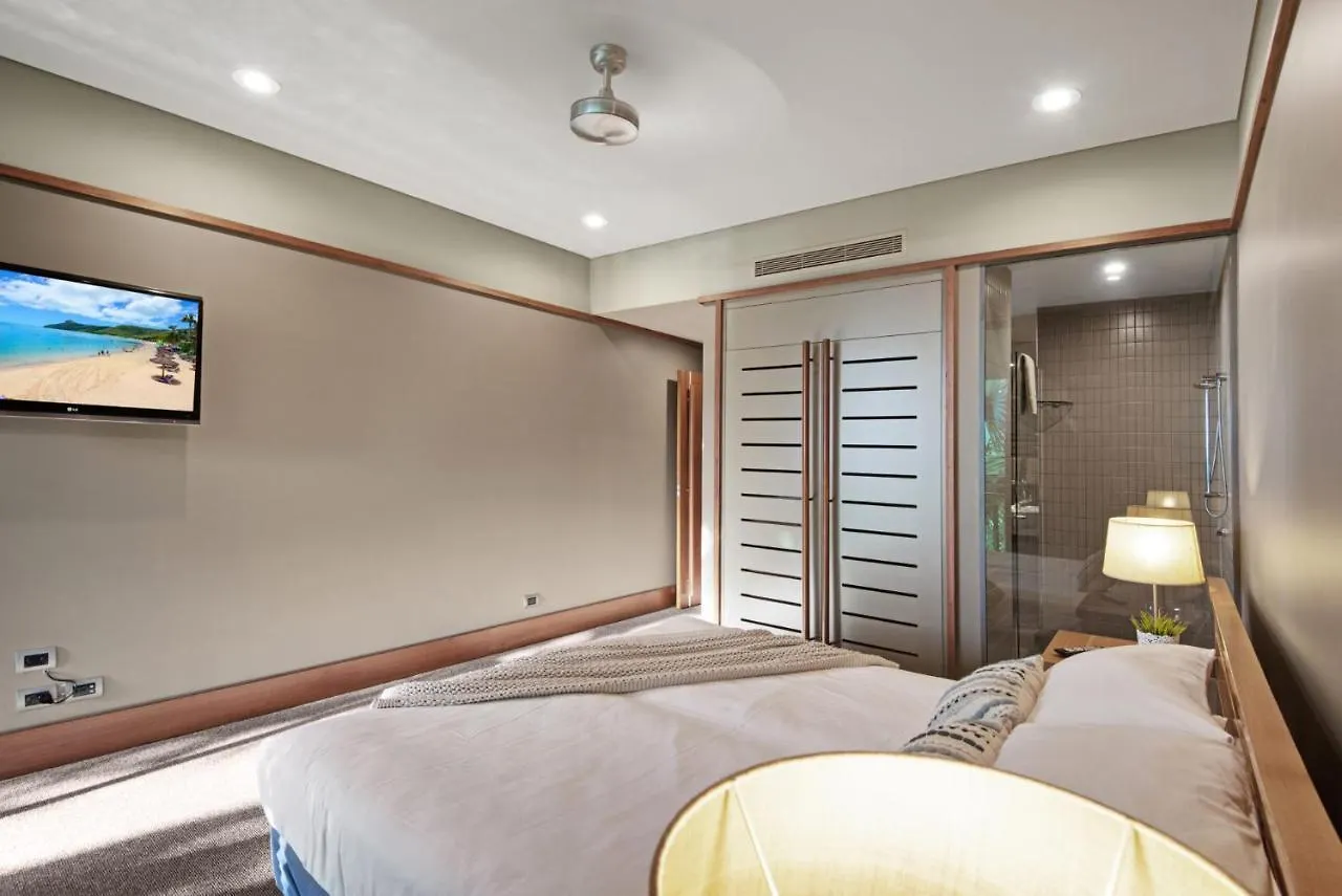 Yacht Club 33 - Serenity - 4 Bedroom 4 Bathroom House Ocean Views 2 Buggies Hamilton Island