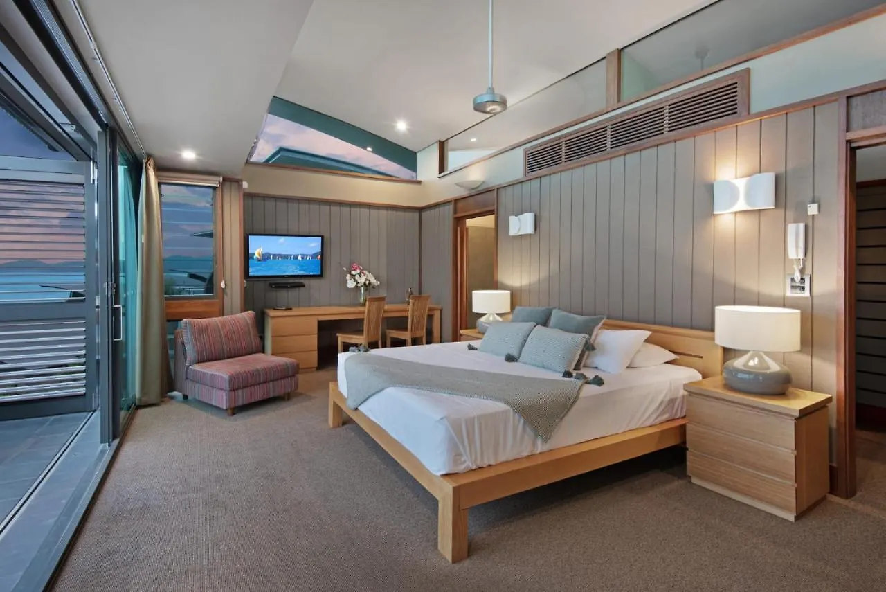 Apartment Yacht Club 33 - Serenity - 4 Bedroom 4 Bathroom House Ocean Views 2 Buggies Hamilton Island