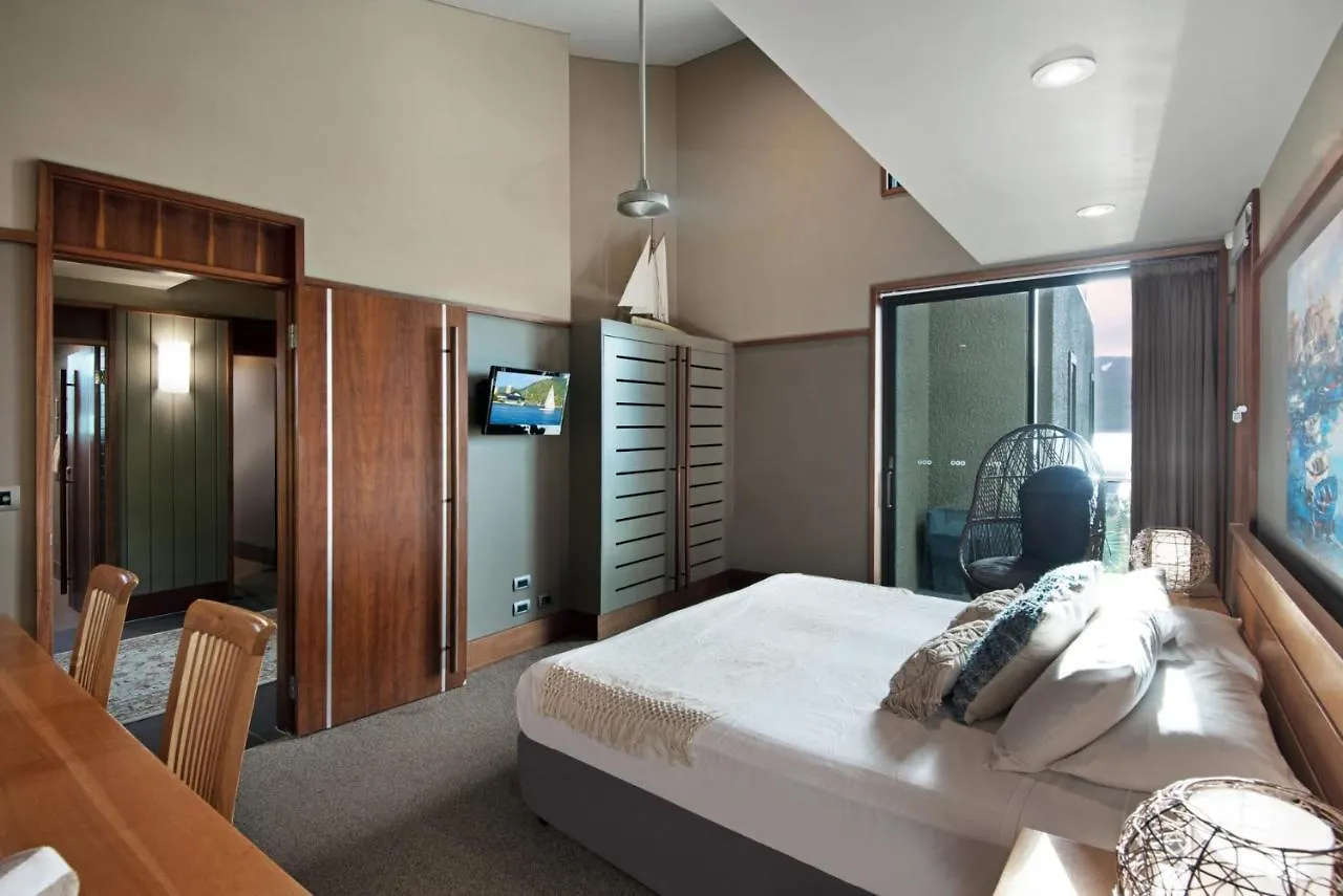 Apartment Yacht Club 33 - Serenity - 4 Bedroom 4 Bathroom House Ocean Views 2 Buggies