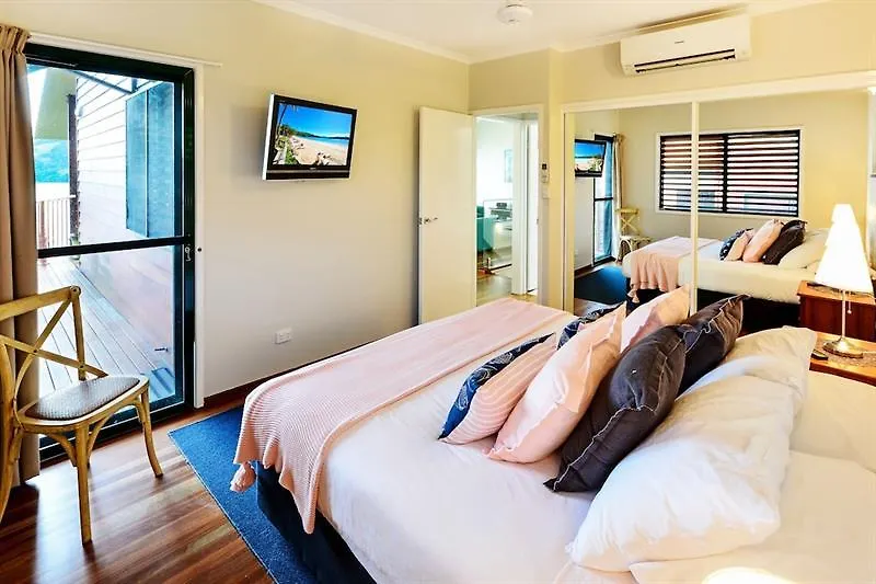 Casuarina Cove 16 Ocean View Deluxe Refurbished 3 Bedroom House Near Marina With Golf Buggy Hamilton Island