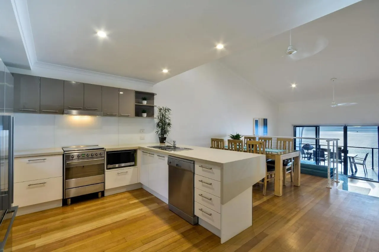 Shorelines 31 Renovated Upmarket Two Bedroom With Ocean Views And Buggy * Hamilton Island