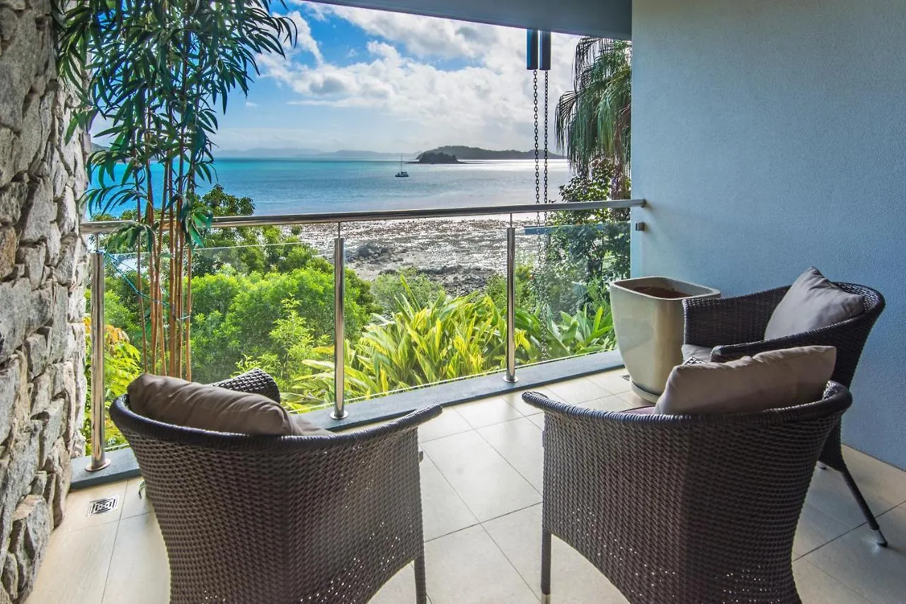 Edge 5 Oceanfront 3-bedroom - Featuring An Infinity Pool, Bath, Buggy And Valet Service 빌라 해밀턴아일랜드